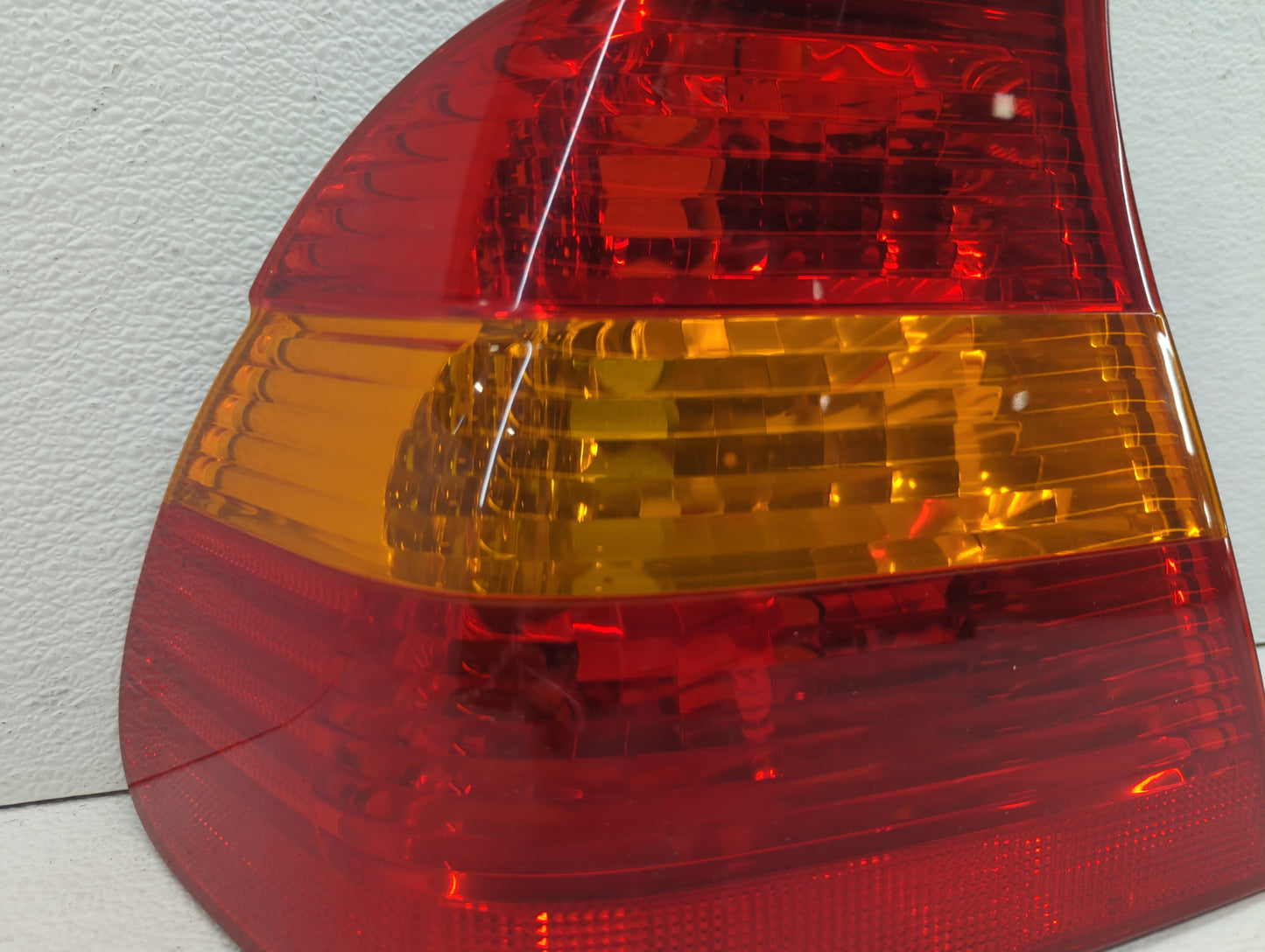 2002-2005 Bmw 330i Tail Light Assembly Driver Left OEM P/N:6 907 933 Fits Fits 2002 2003 2004 2005 OEM Used Auto Parts - Oem