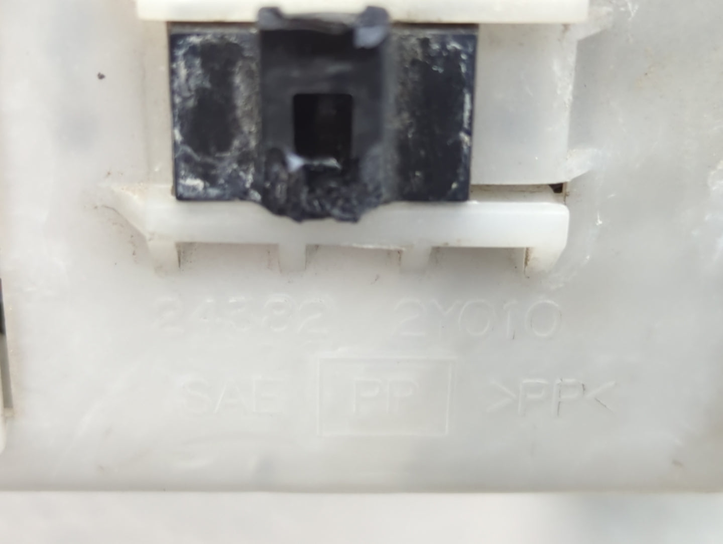 2001-2003 Bmw 525i Fusebox Fuse Box Panel Relay Module Fits Fits 1999 2000 2001 2002 2003 OEM Used Auto Parts - Oemusedautop