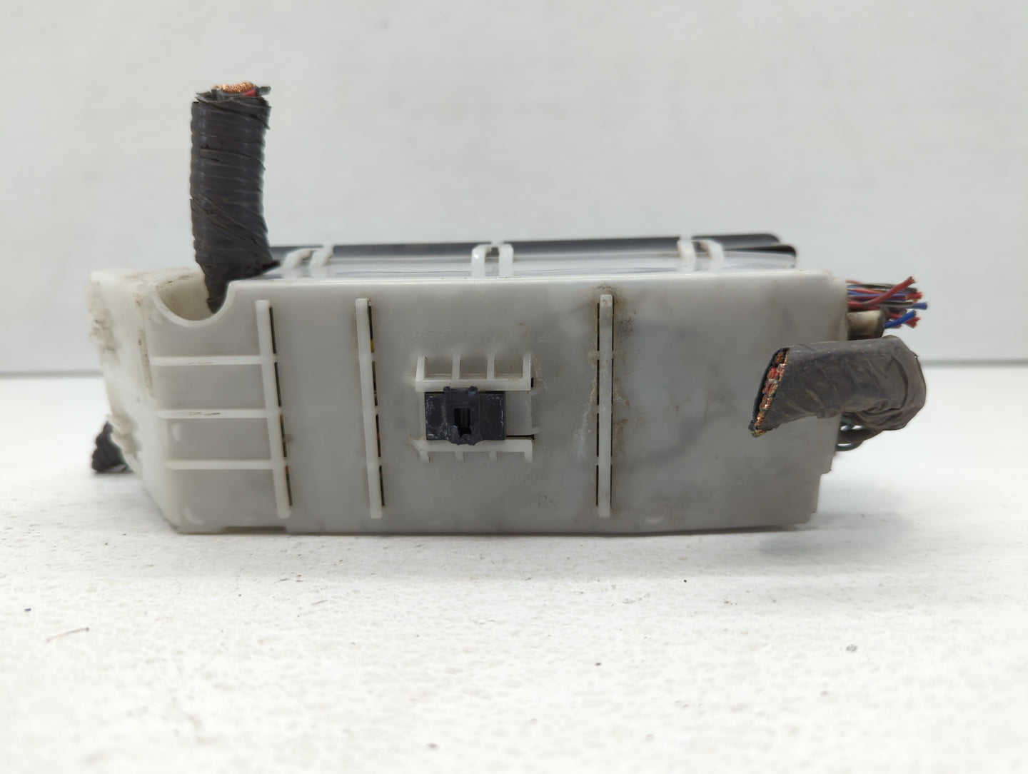 2001-2003 Bmw 525i Fusebox Fuse Box Panel Relay Module Fits Fits 1999 2000 2001 2002 2003 OEM Used Auto Parts - Oemusedautop