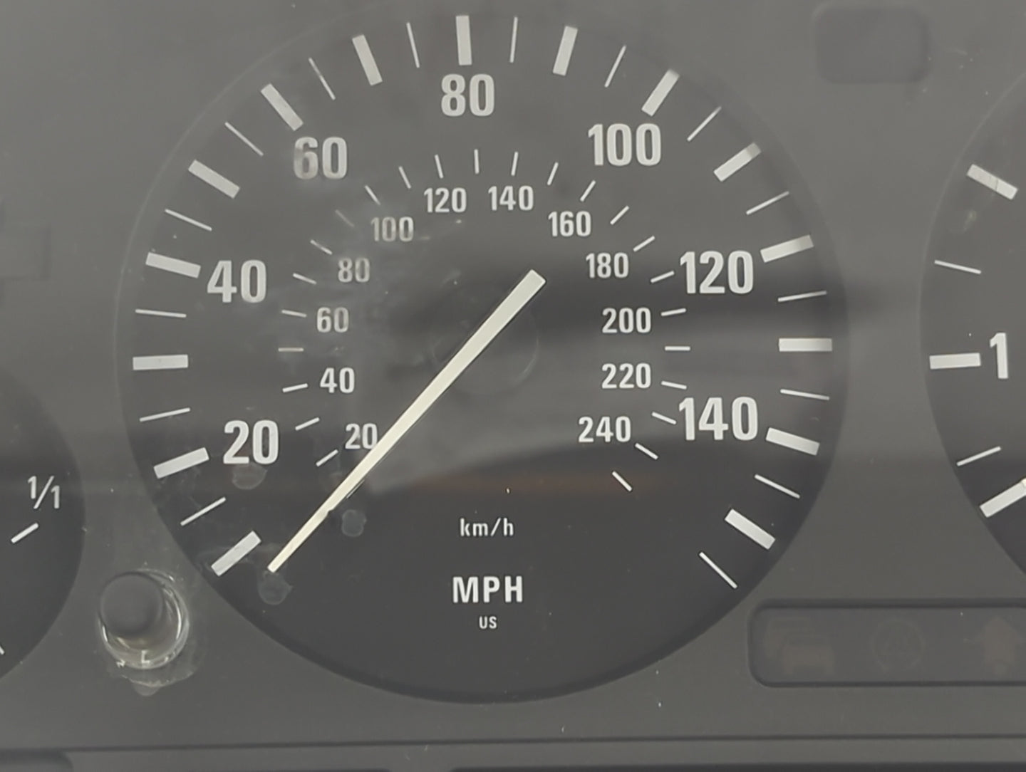 2001-2003 Bmw 530 Instrument Cluster Speedometer Gauges P/N:110.008.784/310 62.11-6 914 895 Fits OEM Used Auto Parts - Oemus