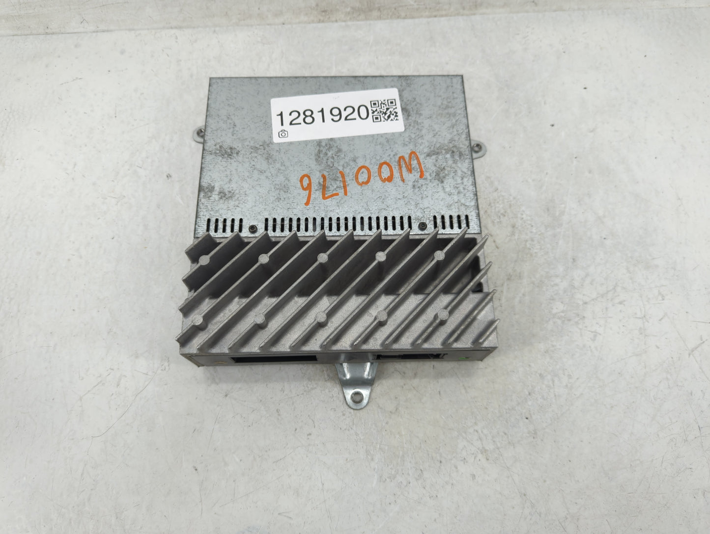 2003 Bmw 530i Radio AM FM Cd Player Receiver Replacement Fits OEM Used Auto Parts - Oemusedautoparts1.com