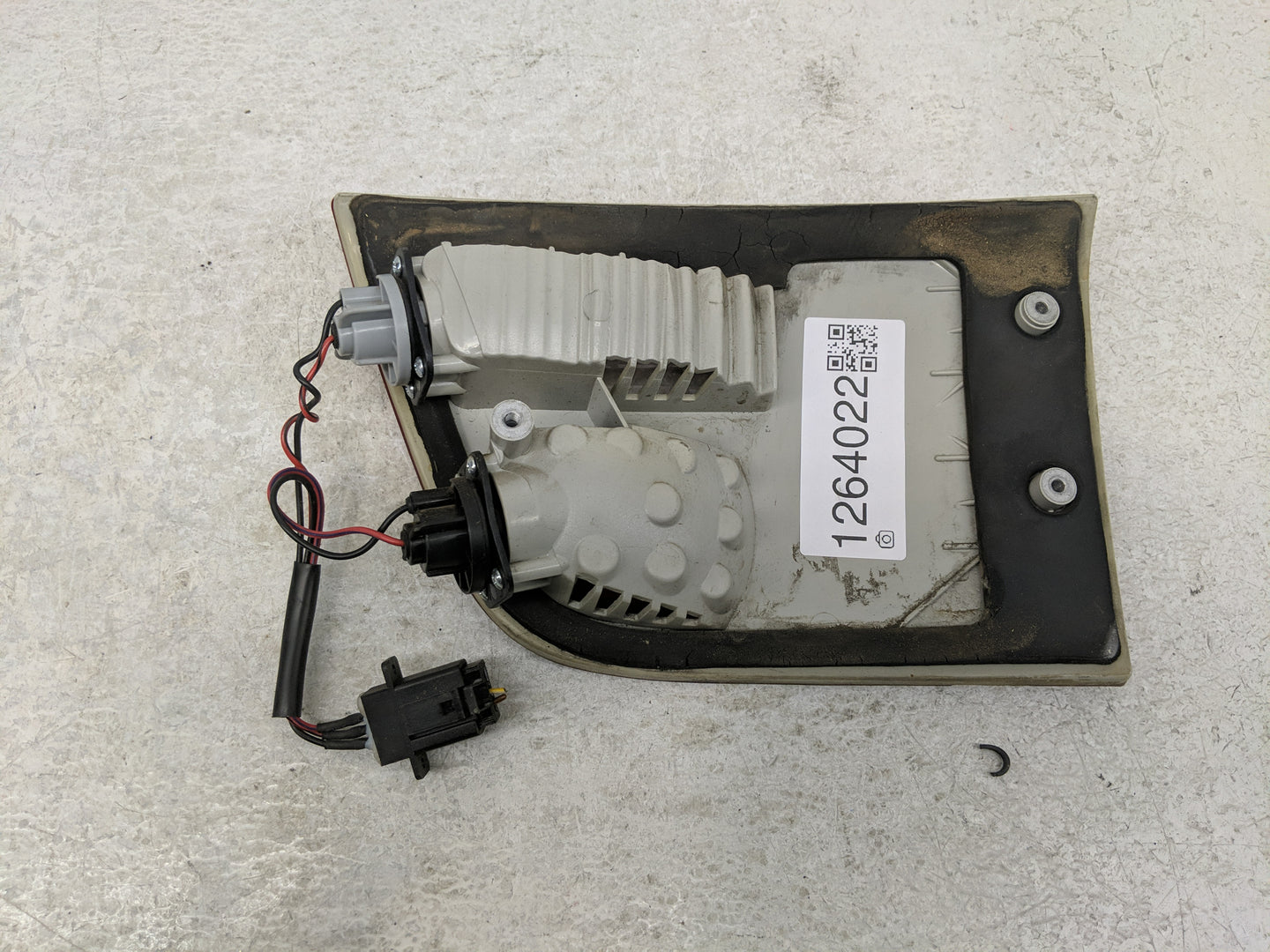 2000-2003 Bmw X5 Tail Light Assembly Driver Left OEM Fits Fits 2000 2001 2002 2003 OEM Used Auto Parts - Oemusedautoparts1.c