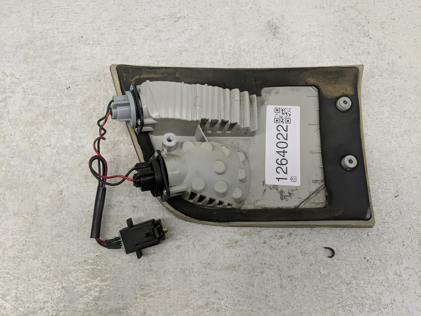 2000-2003 Bmw X5 Tail Light Assembly Driver Left OEM Fits Fits 2000 2001 2002 2003 OEM Used Auto Parts - Oemusedautoparts1.c