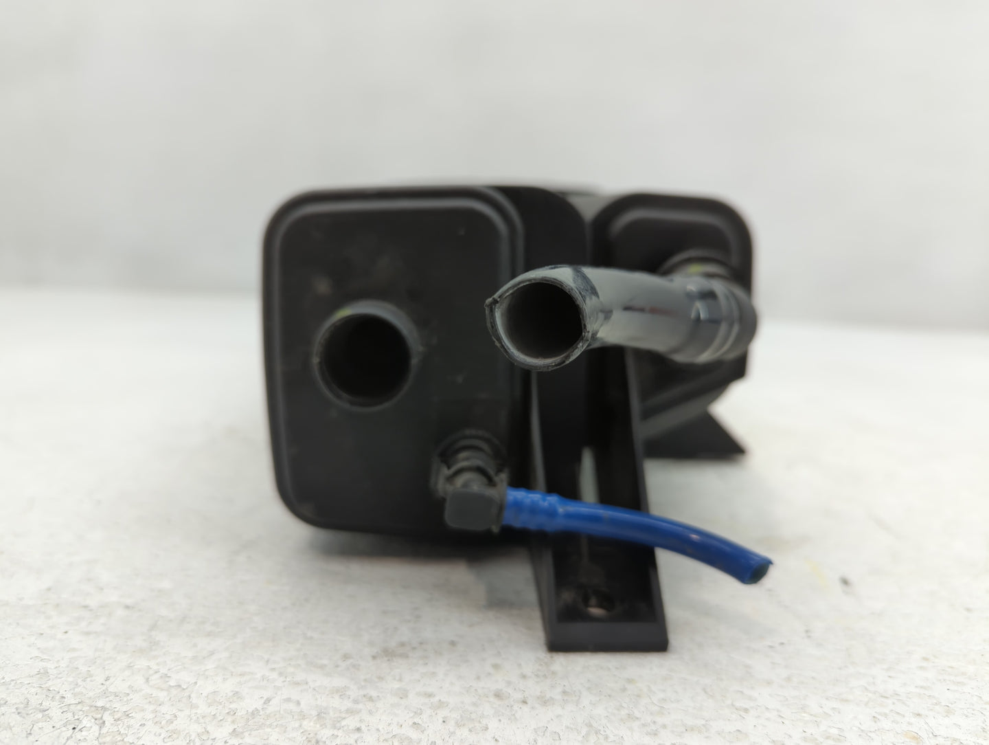 2003 Bmw X5 Fuel Vapor Charcoal Canister - Oemusedautoparts1.com