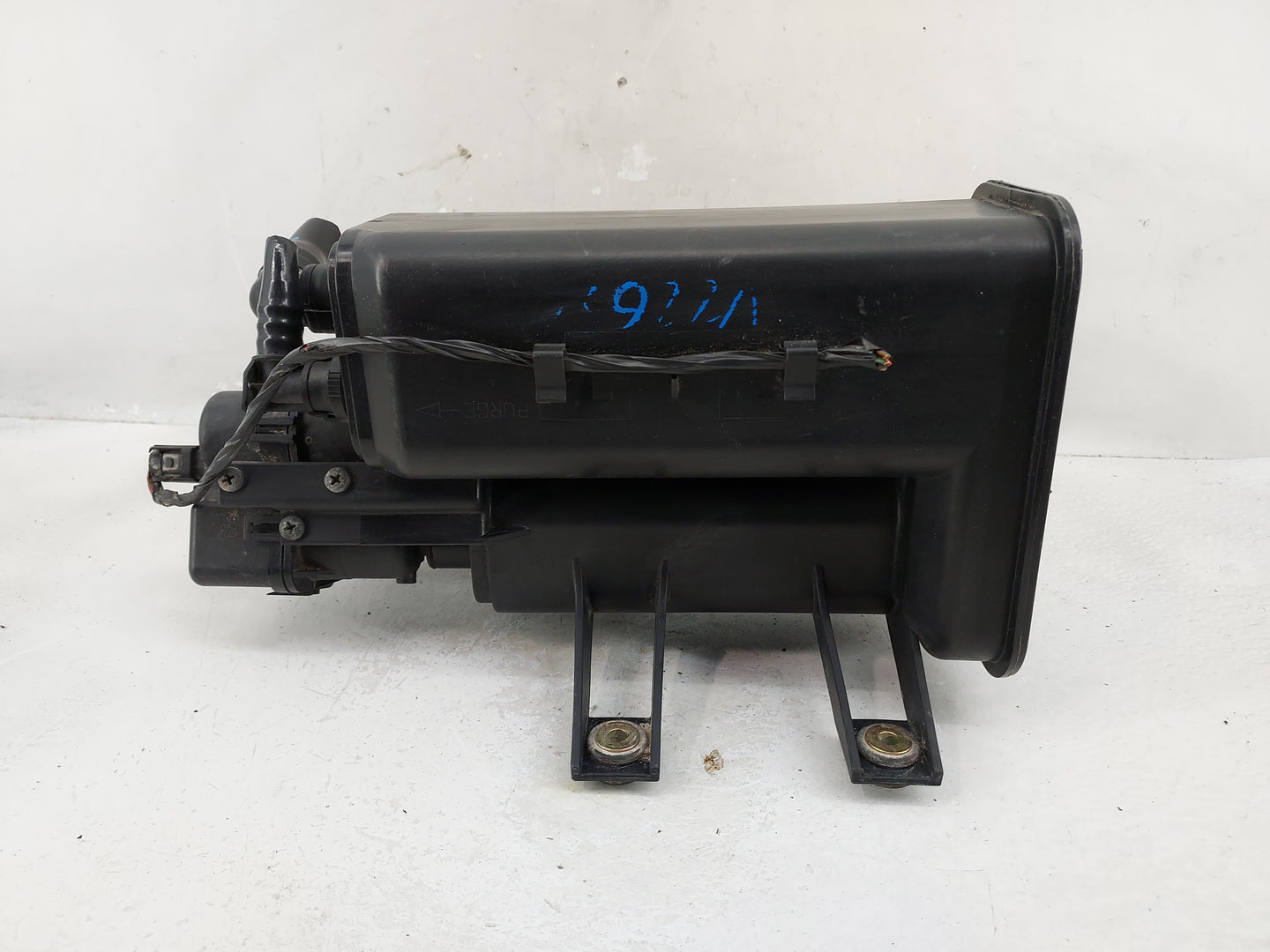 2003 Bmw Z4 Fuel Vapor Charcoal Canister - Oemusedautoparts1.com