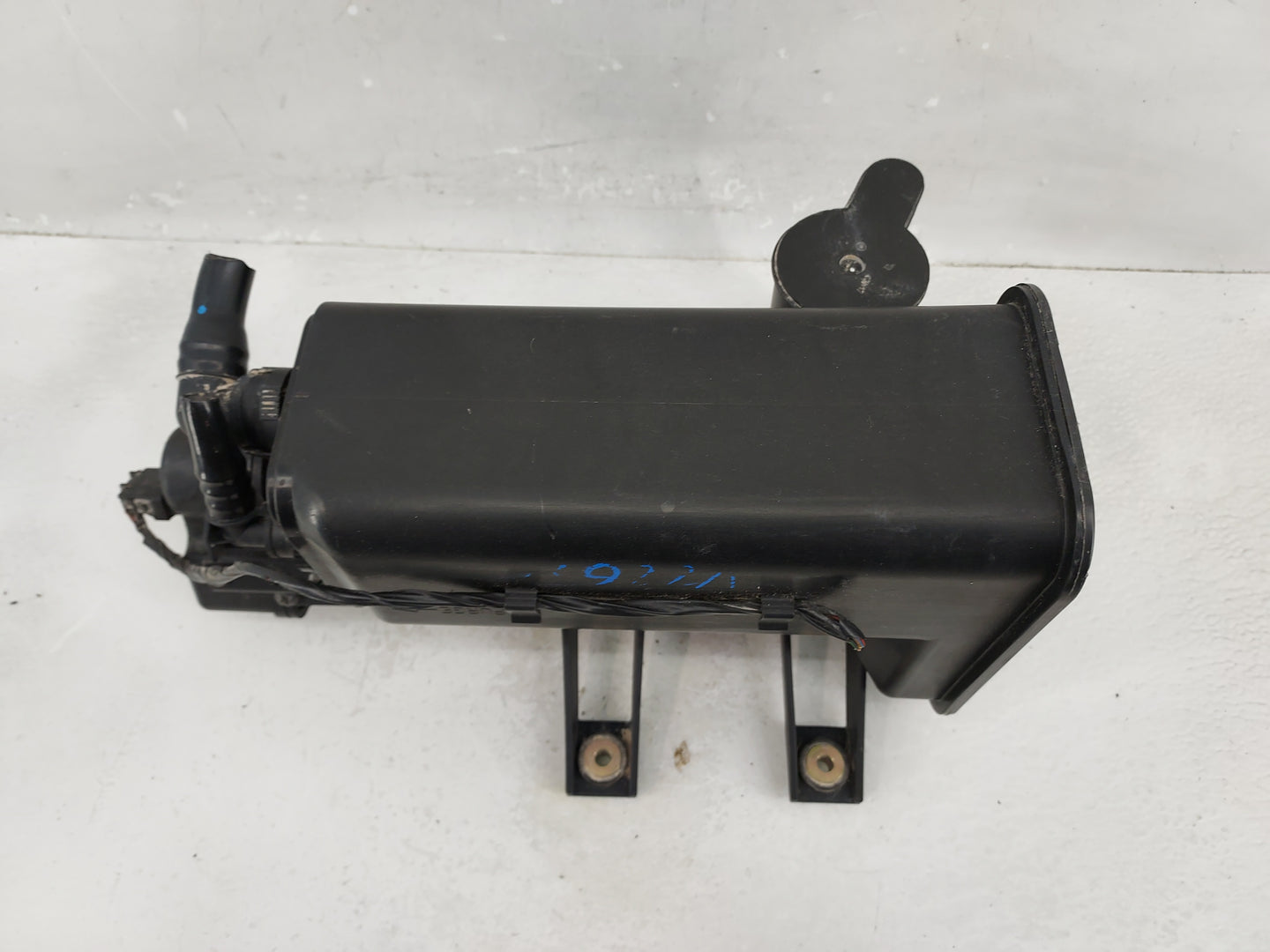 2003 Bmw Z4 Fuel Vapor Charcoal Canister - Oemusedautoparts1.com