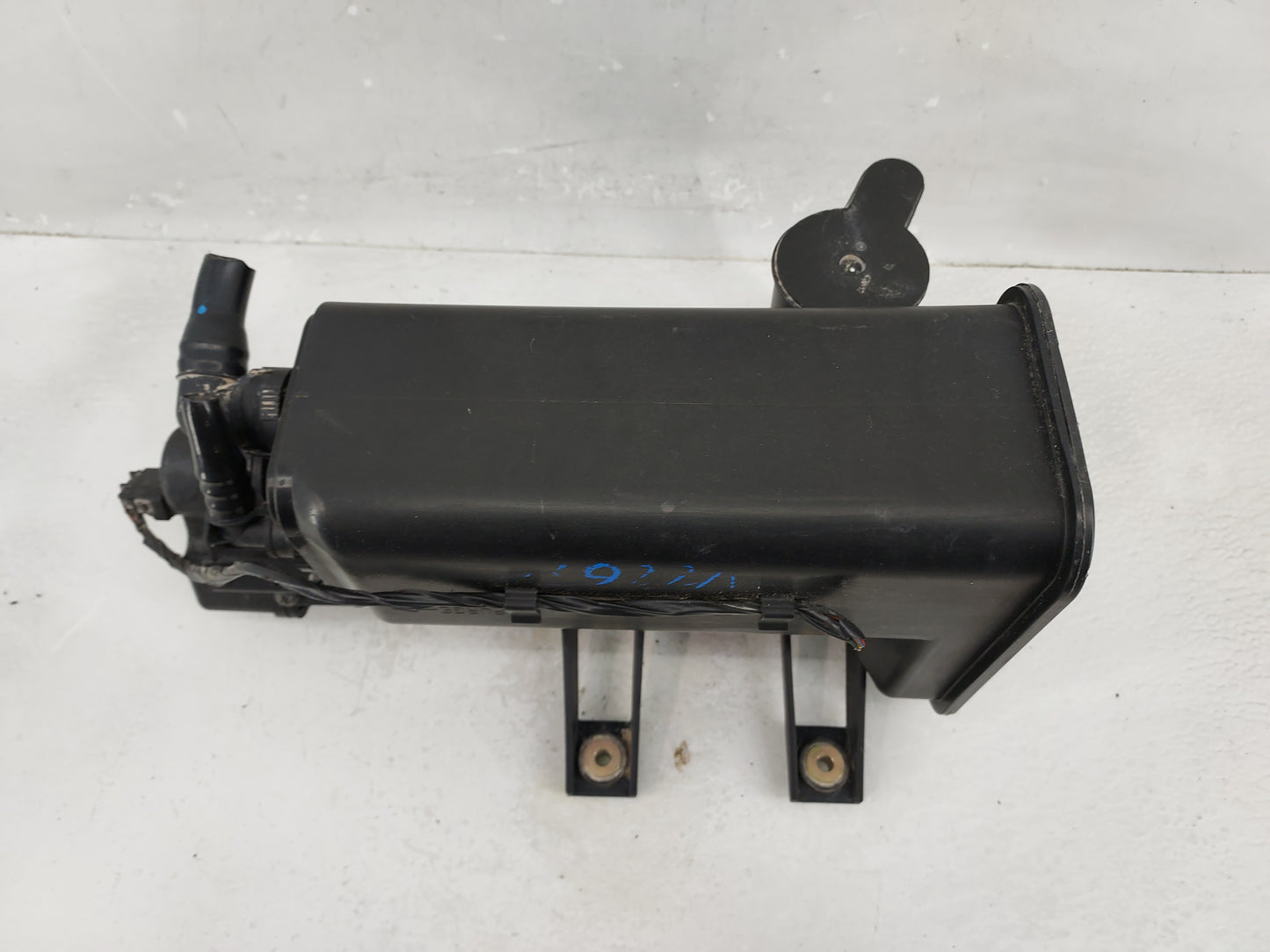 2003 Bmw Z4 Fuel Vapor Charcoal Canister - Oemusedautoparts1.com