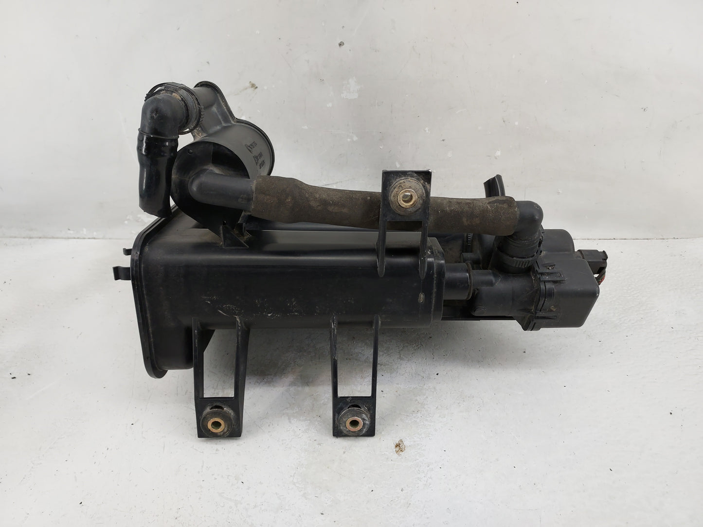2003 Bmw Z4 Fuel Vapor Charcoal Canister - Oemusedautoparts1.com