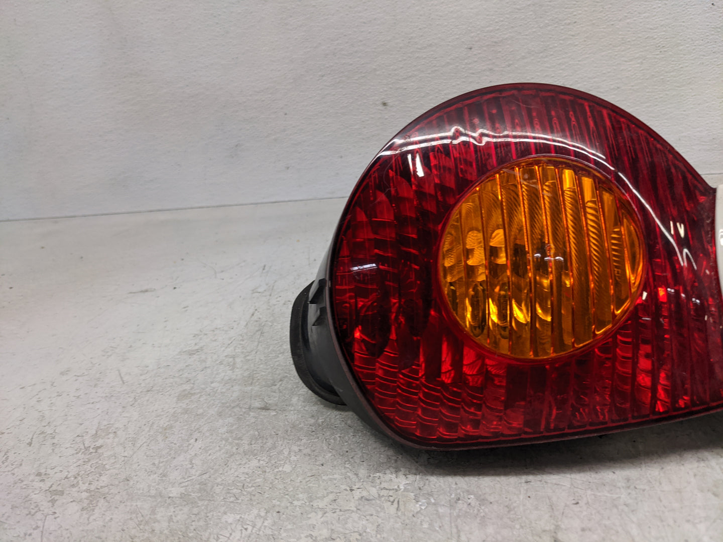2003 Bmw Z4 Tail Light Assembly Passenger Right OEM Fits OEM Used Auto Parts - Oemusedautoparts1.com