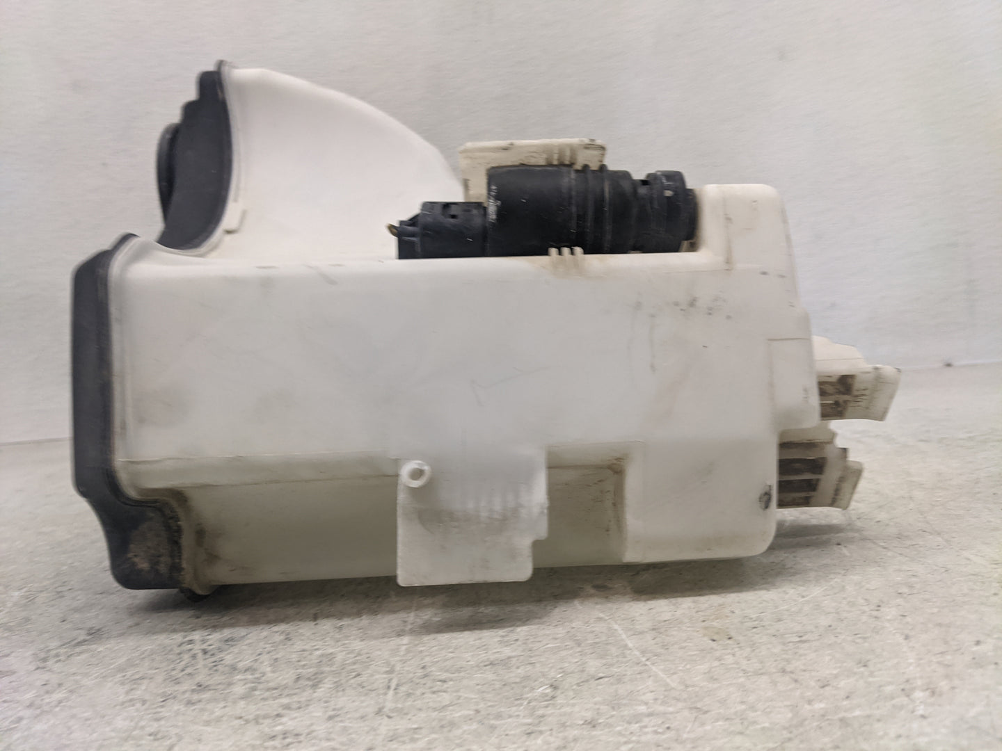 2003-2006 Bmw Z4 Windshield Washer Fluid Reservoir Bottle Oem - Oemusedautoparts1.com
