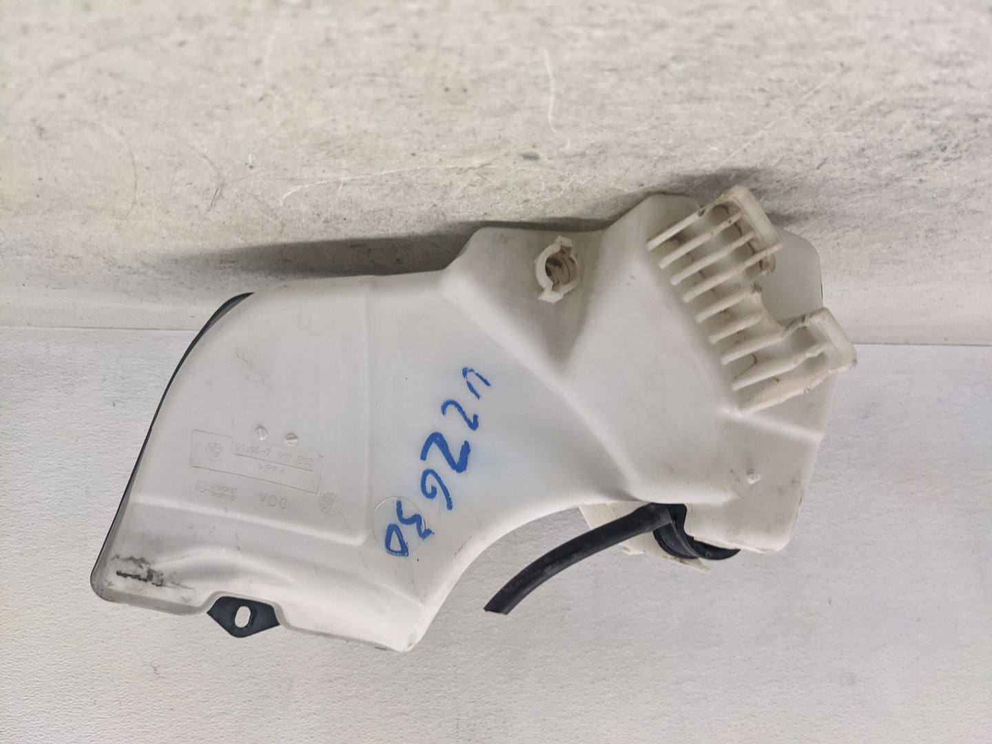2003-2006 Bmw Z4 Windshield Washer Fluid Reservoir Bottle Oem - Oemusedautoparts1.com