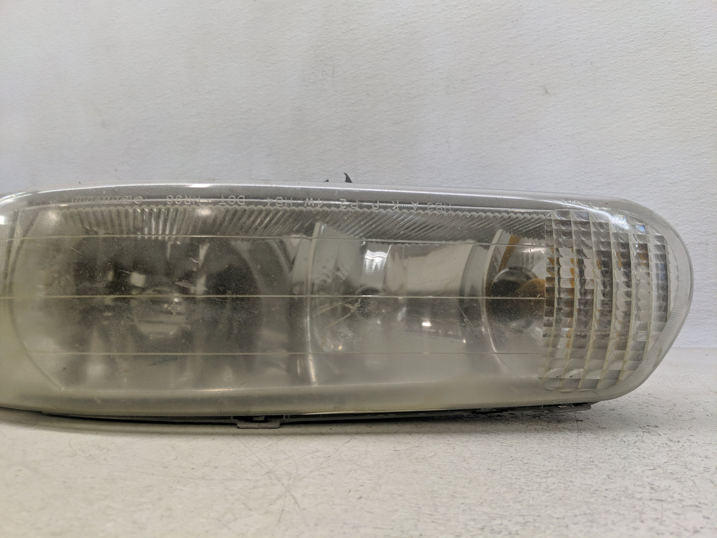 2002-2005 Buick Century Passenger Right Oem Head Light Headlight Lamp - Oemusedautoparts1.com