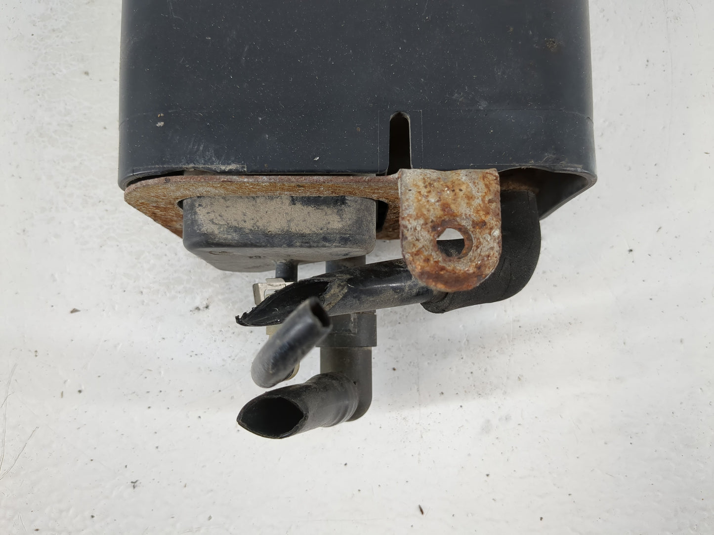 2003 Buick Lesabre Fuel Vapor Charcoal Canister - Oemusedautoparts1.com