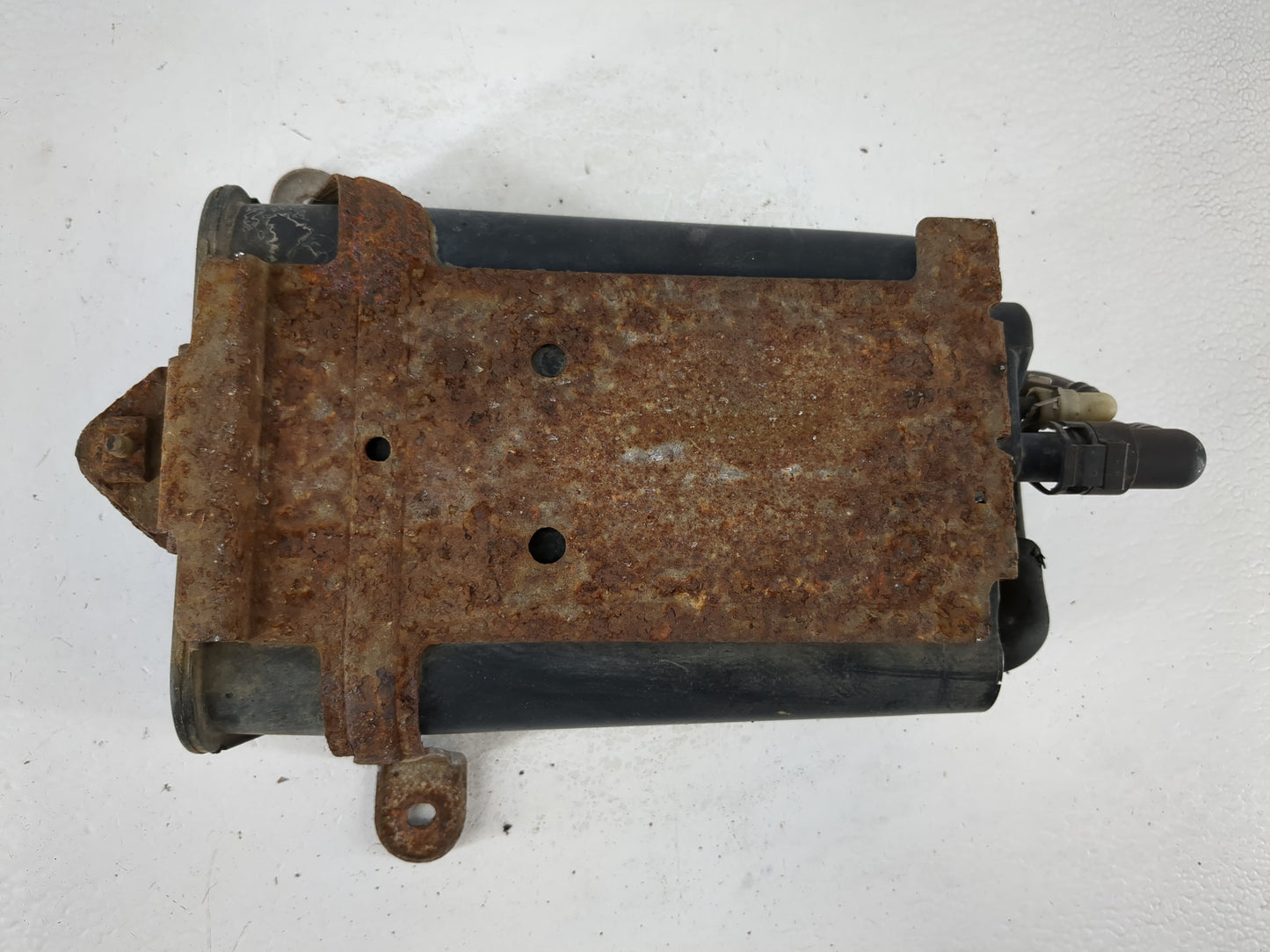2003 Buick Lesabre Fuel Vapor Charcoal Canister - Oemusedautoparts1.com