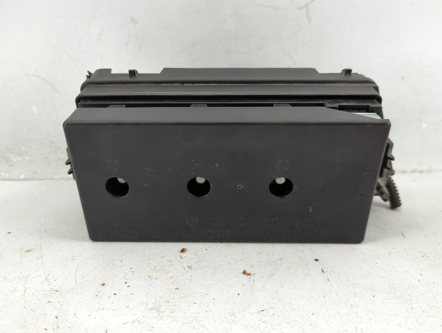 2000-2005 Buick Lesabre Fusebox Fuse Box Panel Relay Module Fits Fits 2000 2001 2002 2003 2004 2005 OEM Used Auto Parts - Oe