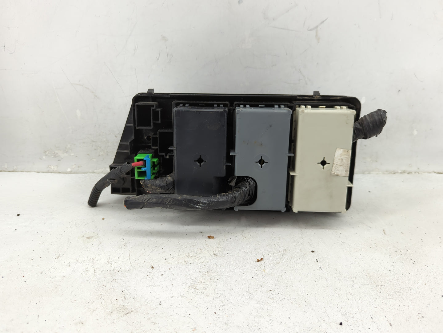 2000-2005 Buick Lesabre Fusebox Fuse Box Panel Relay Module Fits Fits 2000 2001 2002 2003 2004 2005 OEM Used Auto Parts - Oe