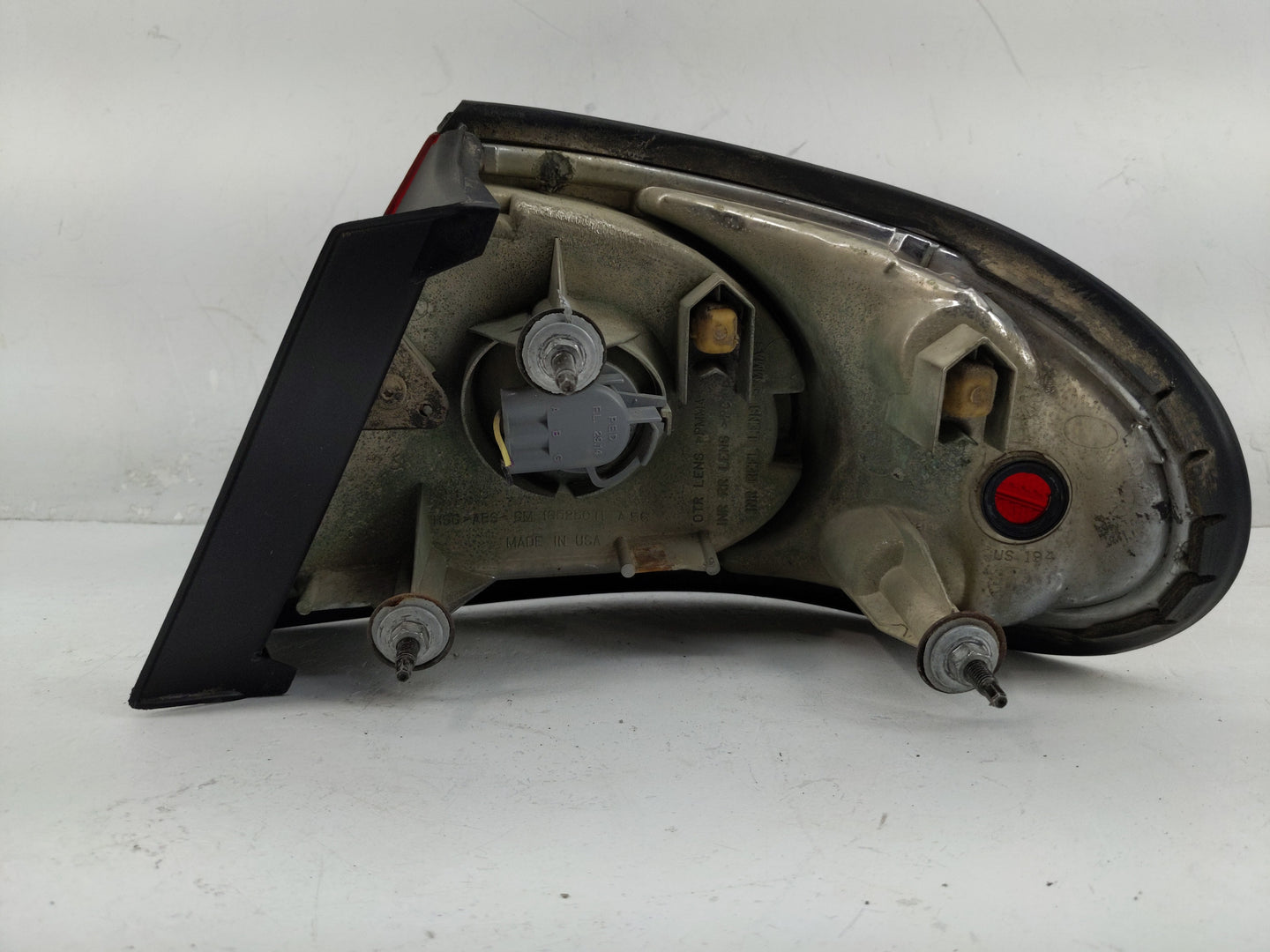 2000 Buick Lesabre Driver Left Side Tail Light Taillight Deck Lid Mounted - Oemusedautoparts1.com