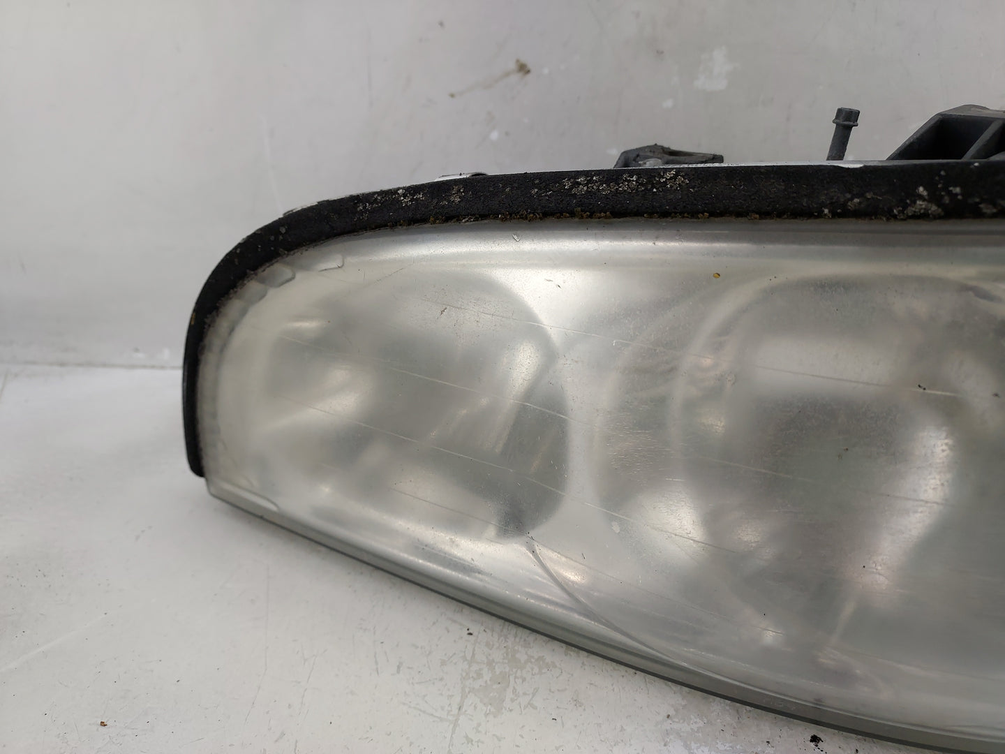 1997 Buick Park Avenue Passenger Right Oem Head Light Headlight Lamp - Oemusedautoparts1.com