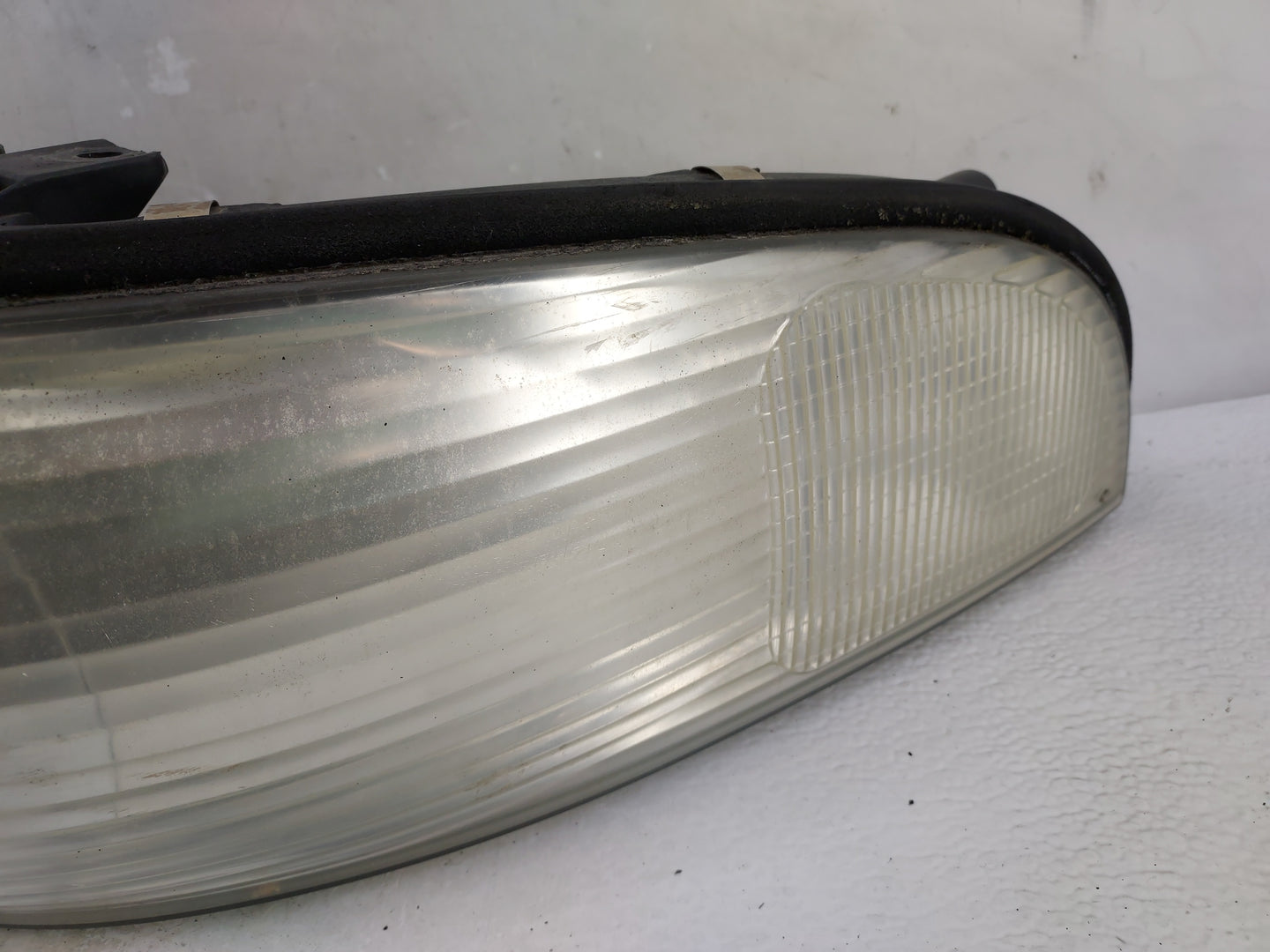 1997 Buick Park Avenue Passenger Right Oem Head Light Headlight Lamp - Oemusedautoparts1.com