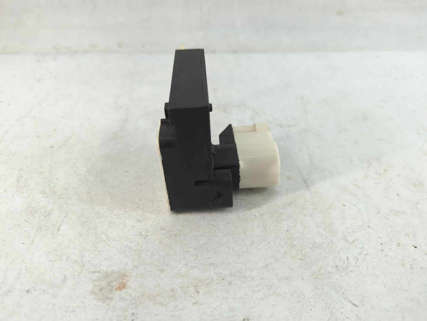 2003 Buick Park Avenue Front Driver Left Lock Actuator Black - Oemusedautoparts1.com