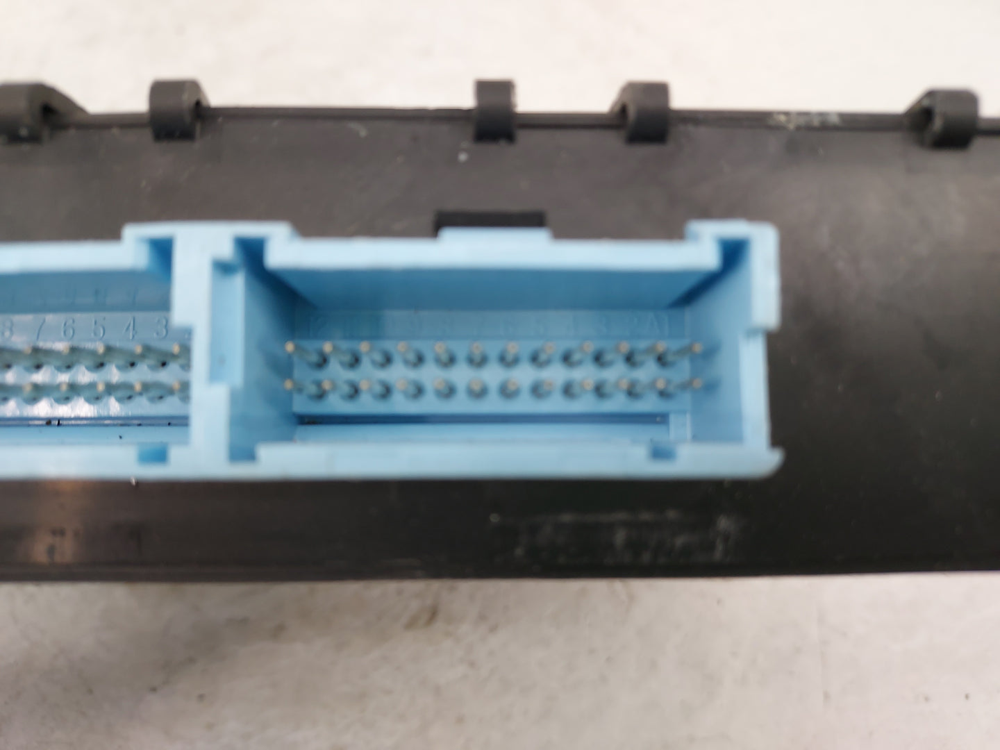 1997-2005 Buick Park Avenue Body Control Module Bcm Inner Cabin Fuse Box - Oemusedautoparts1.com