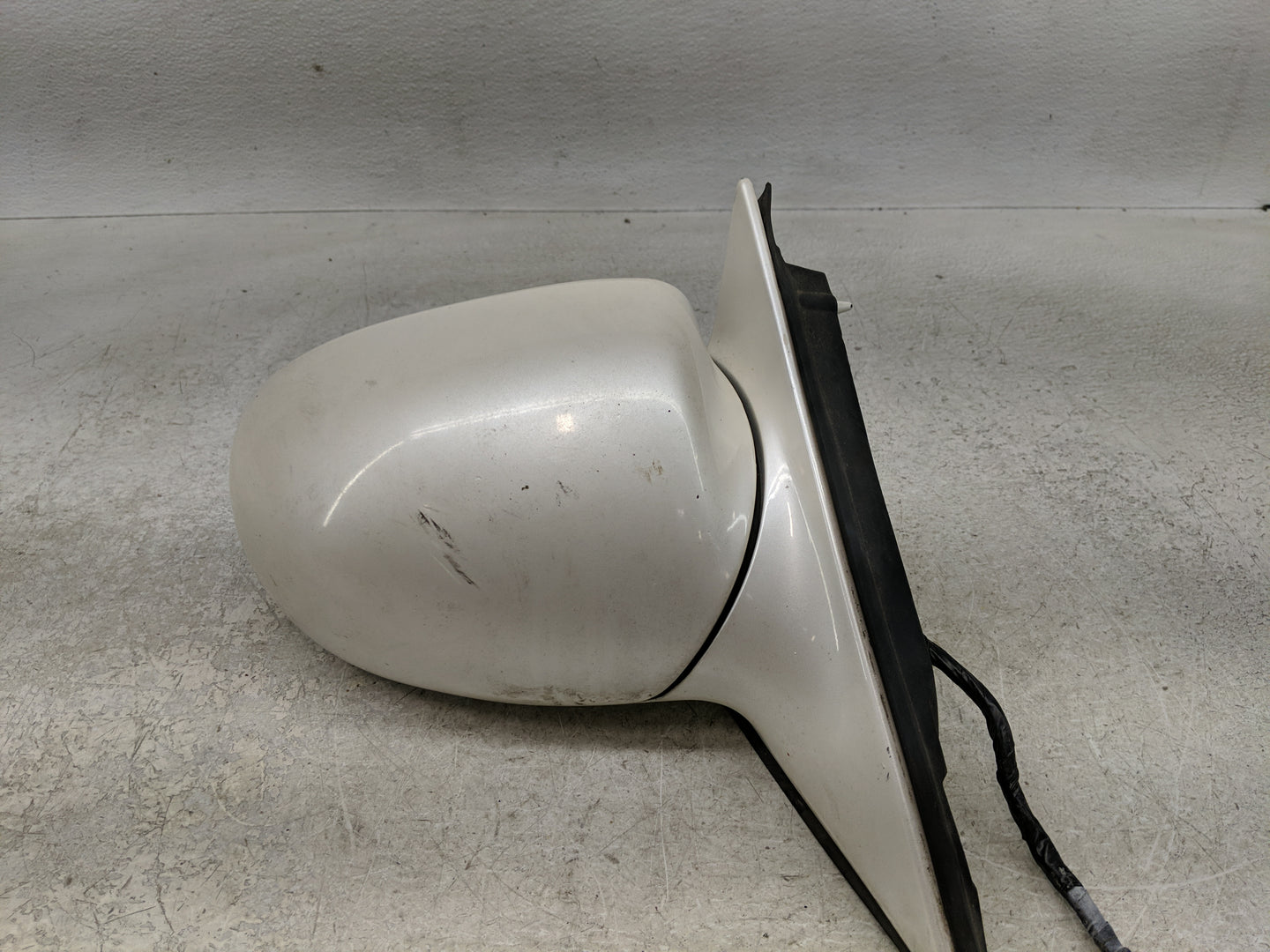 2003-2005 Buick Park Avenue Passenger Right Side View Manual Door Mirror - Oemusedautoparts1.com
