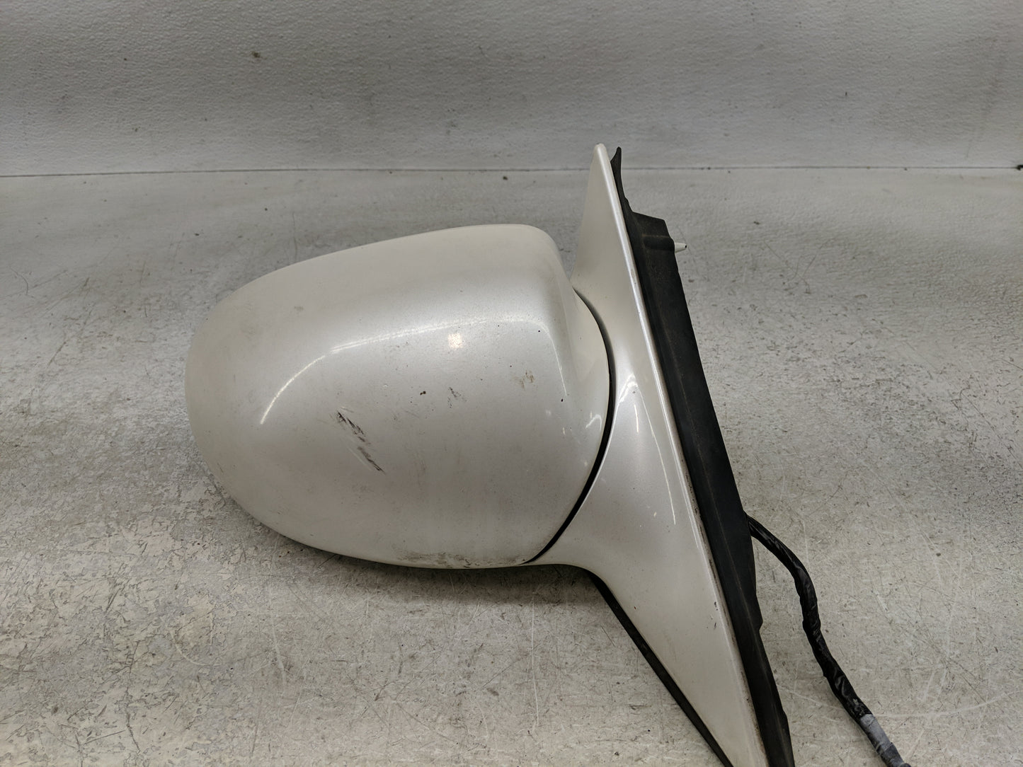 2003-2005 Buick Park Avenue Passenger Right Side View Manual Door Mirror - Oemusedautoparts1.com
