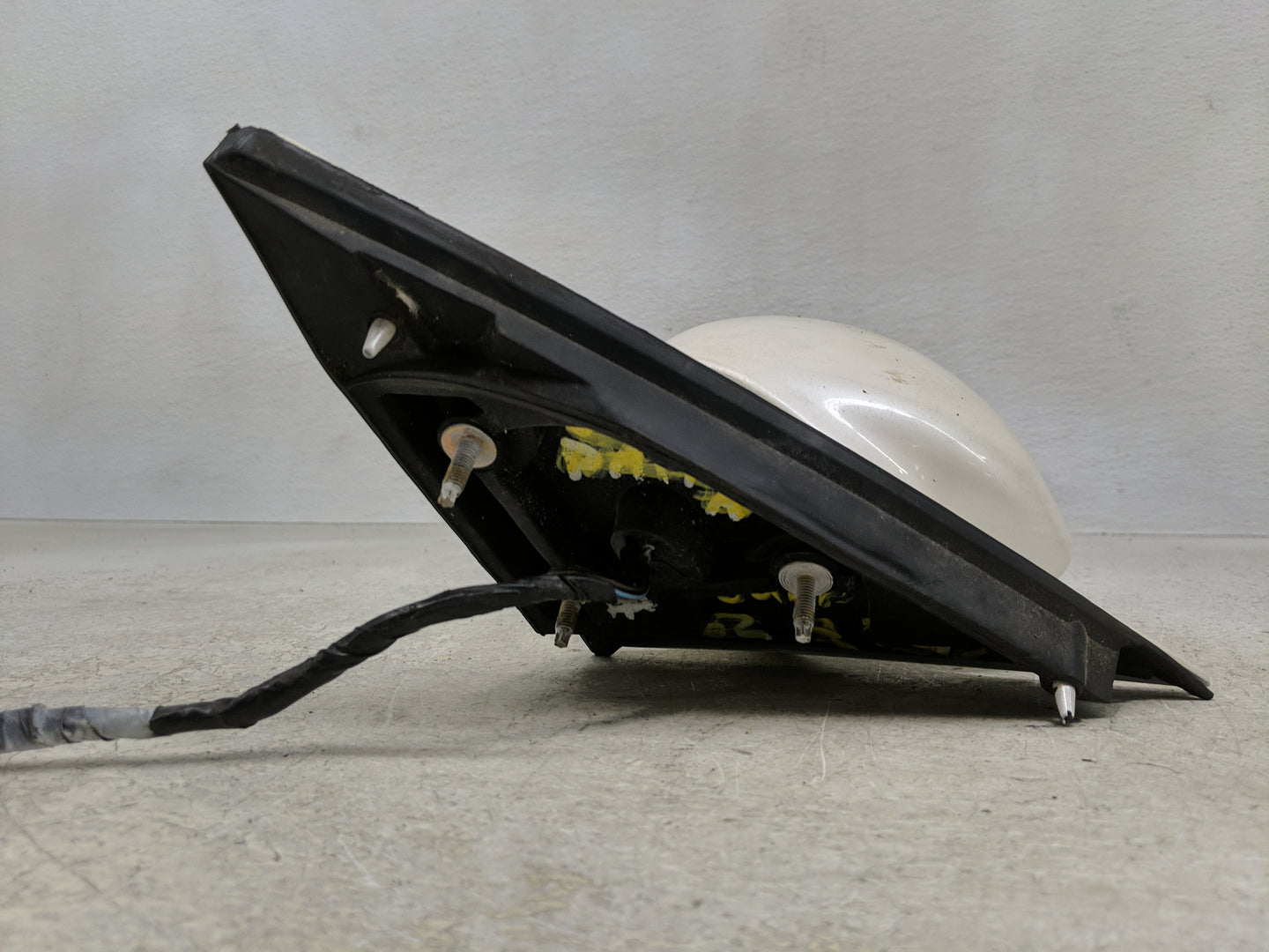 2003-2005 Buick Park Avenue Passenger Right Side View Manual Door Mirror - Oemusedautoparts1.com