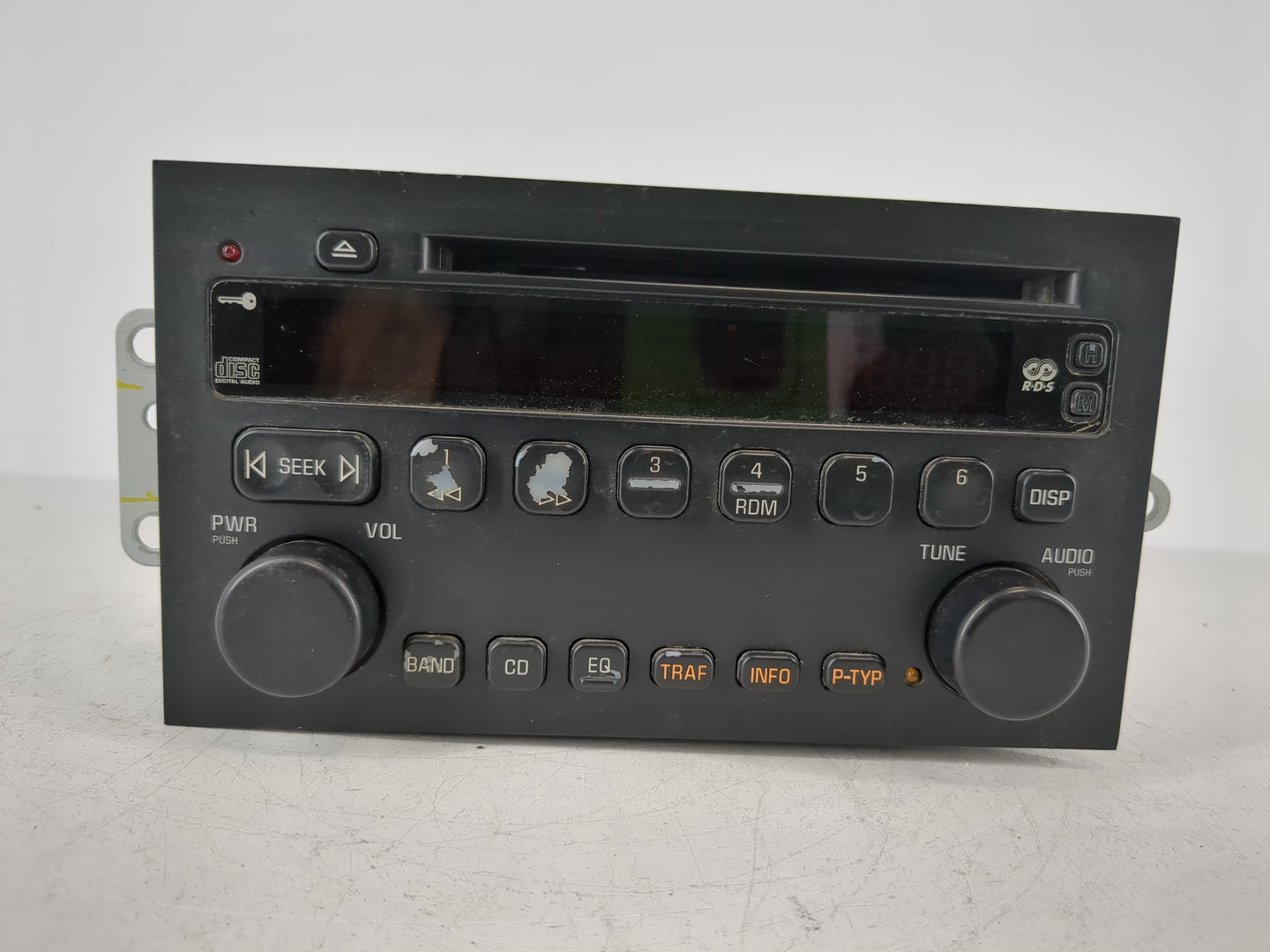 2002-2003 Buick Rendezvous Radio AM FM Cd Player Receiver Replacement P/N:10333580 Fits Fits 2002 2003 OEM Used Auto Parts -
