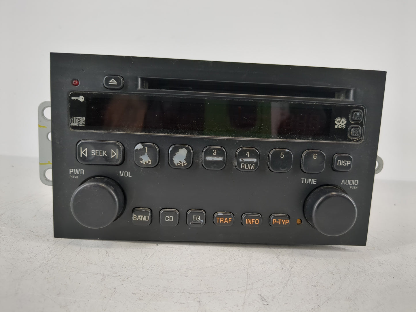 2002-2003 Buick Rendezvous Radio AM FM Cd Player Receiver Replacement P/N:10333580 Fits Fits 2002 2003 OEM Used Auto Parts -
