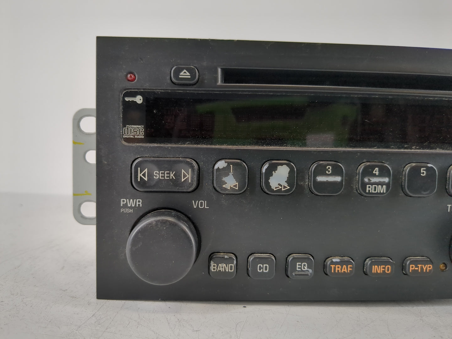 2002-2003 Buick Rendezvous Radio AM FM Cd Player Receiver Replacement P/N:10333580 Fits Fits 2002 2003 OEM Used Auto Parts -