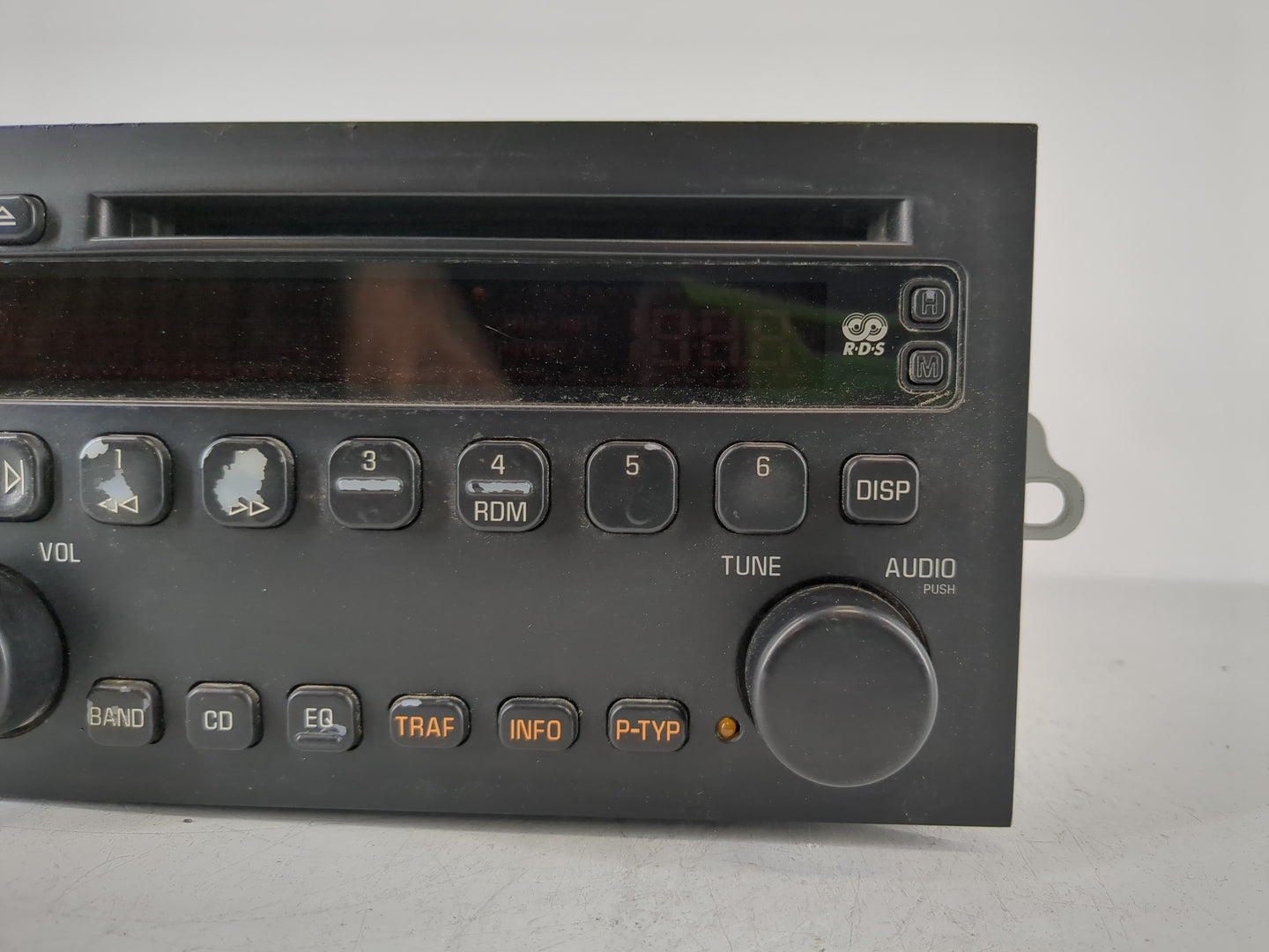 2002-2003 Buick Rendezvous Radio AM FM Cd Player Receiver Replacement P/N:10333580 Fits Fits 2002 2003 OEM Used Auto Parts -