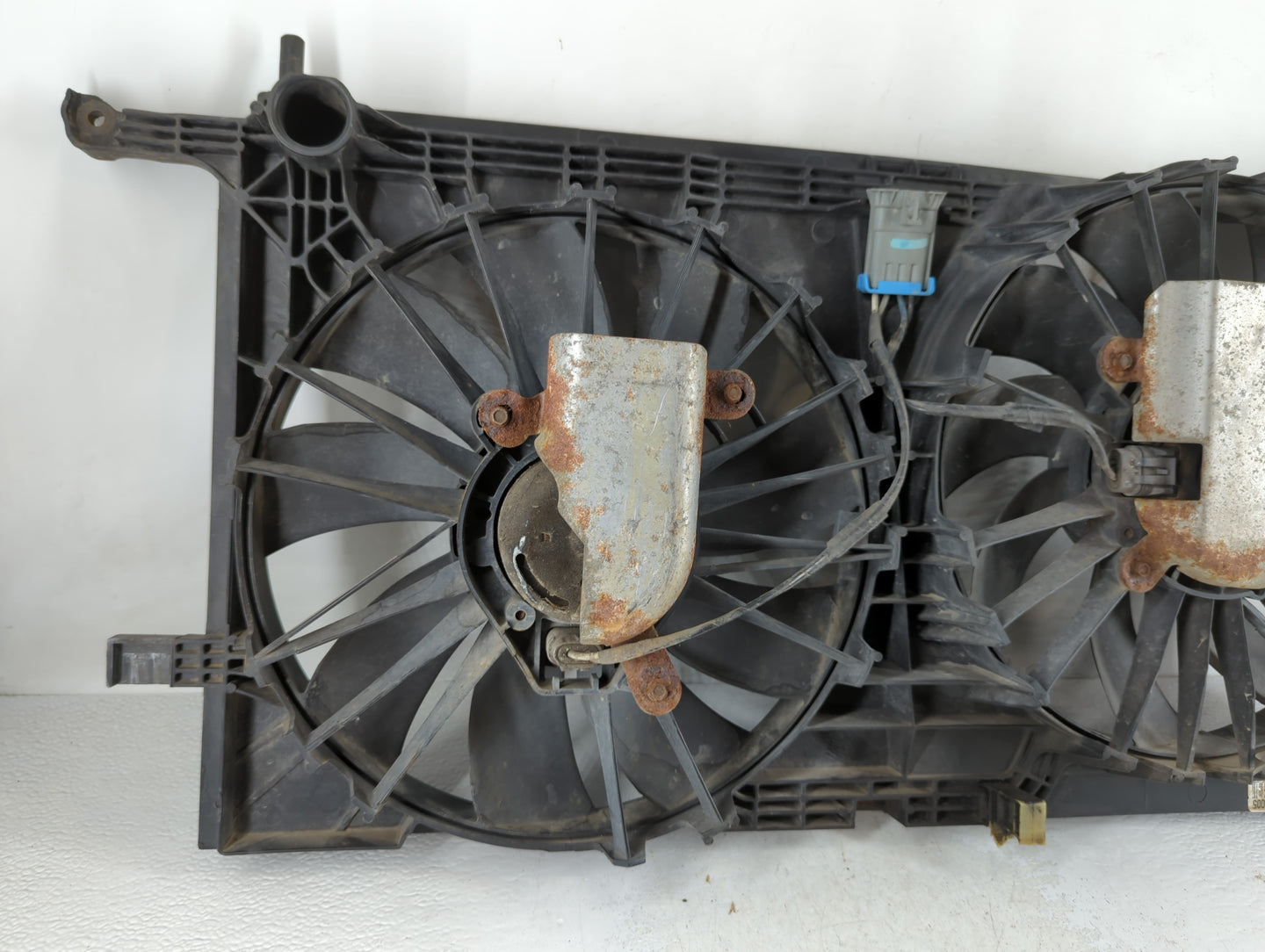 2002-2007 Buick Rendezvous Electric Radiator Cooling Fan Motor Assembly - Oemusedautoparts1.com