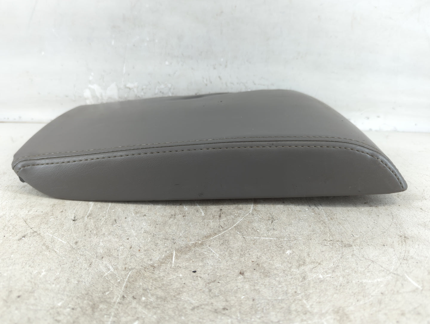 2003 Buick Rendezvous Center Console Armrest Cover Lid Fits OEM Used Auto Parts - Oemusedautoparts1.com