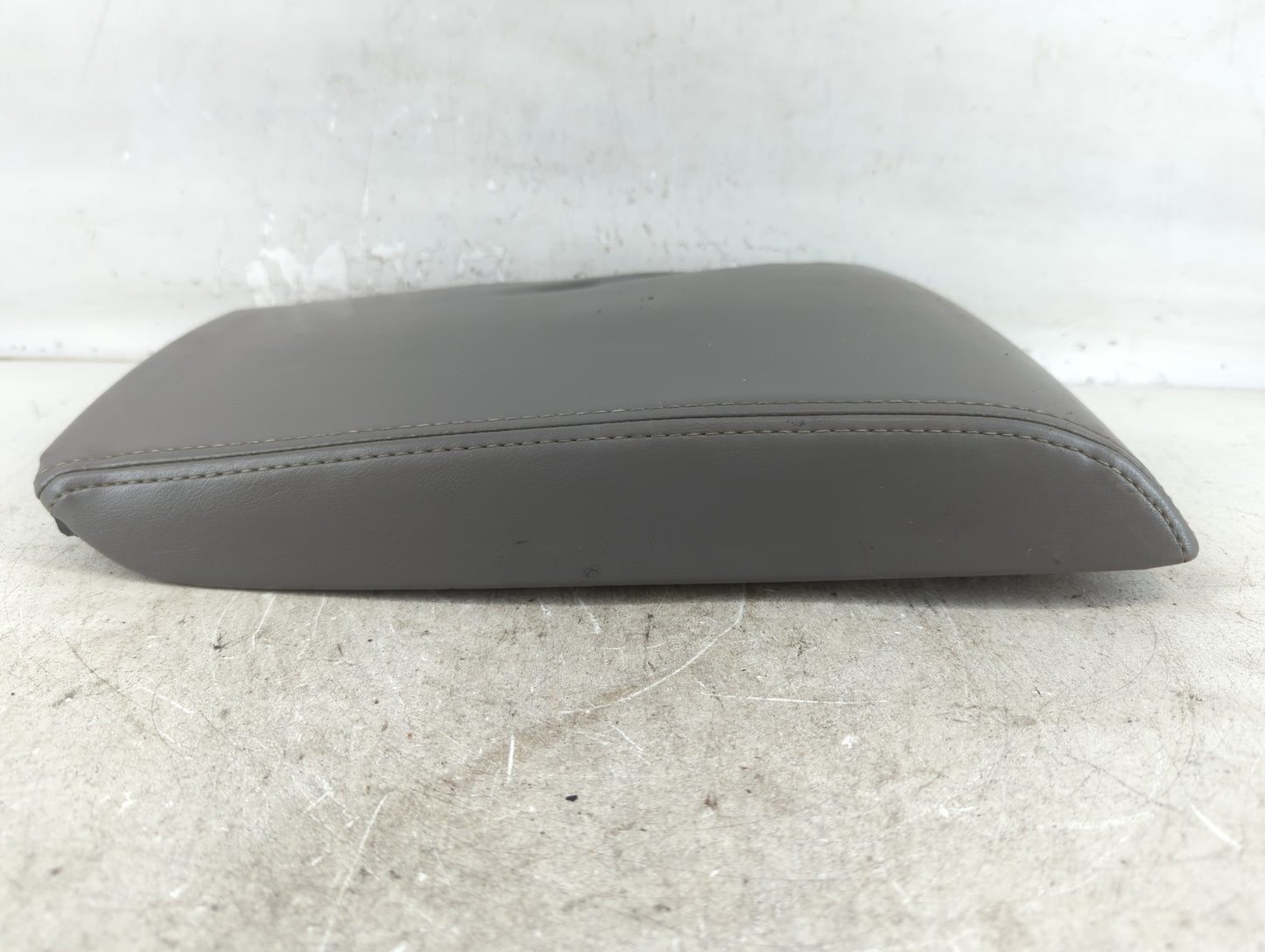 2003 Buick Rendezvous Center Console Armrest Cover Lid Fits OEM Used Auto Parts - Oemusedautoparts1.com
