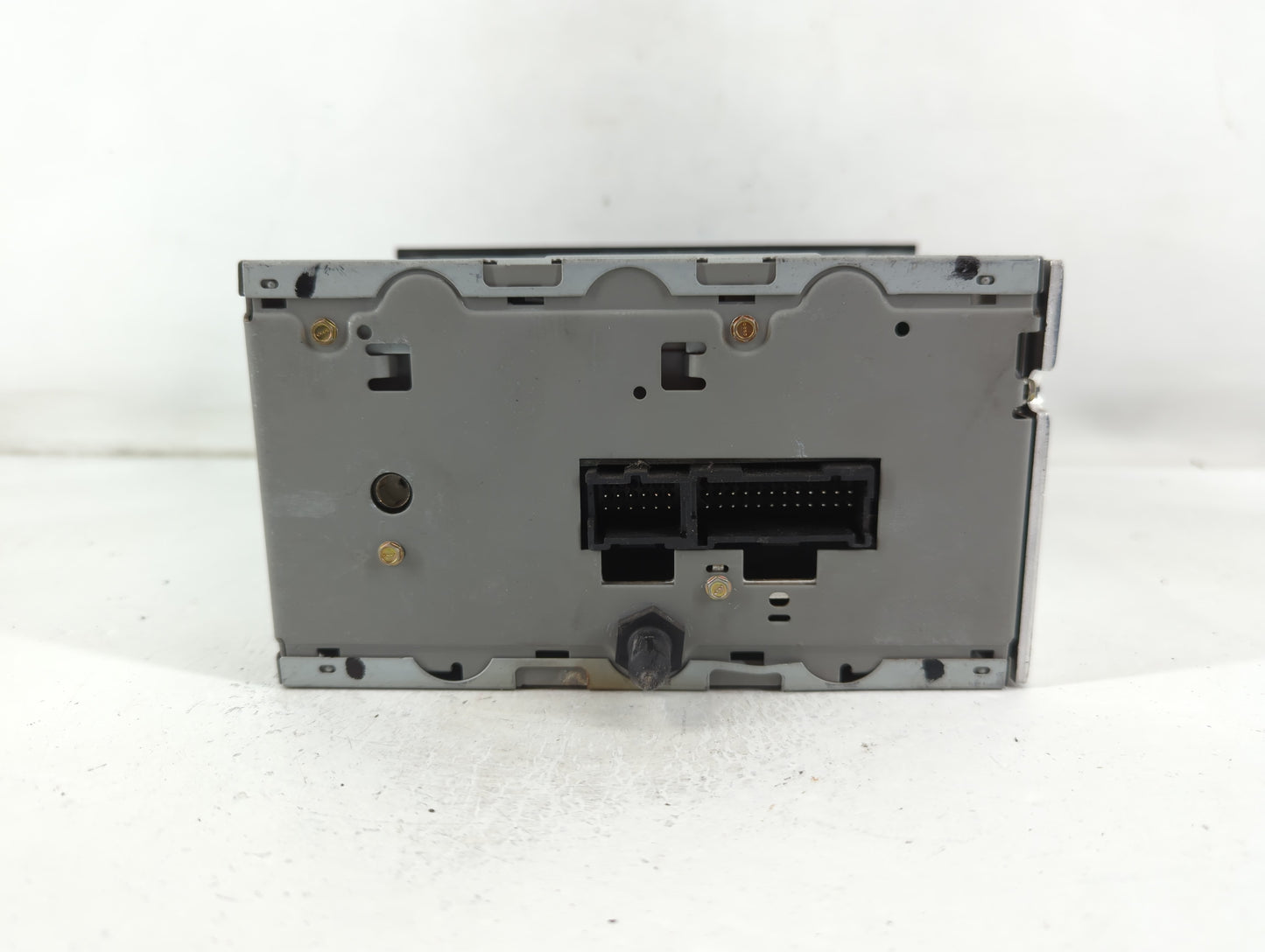 2002-2003 Buick Rendezvous Radio AM FM Cd Player Receiver Replacement P/N:10333580 Fits Fits 2002 2003 OEM Used Auto Parts -