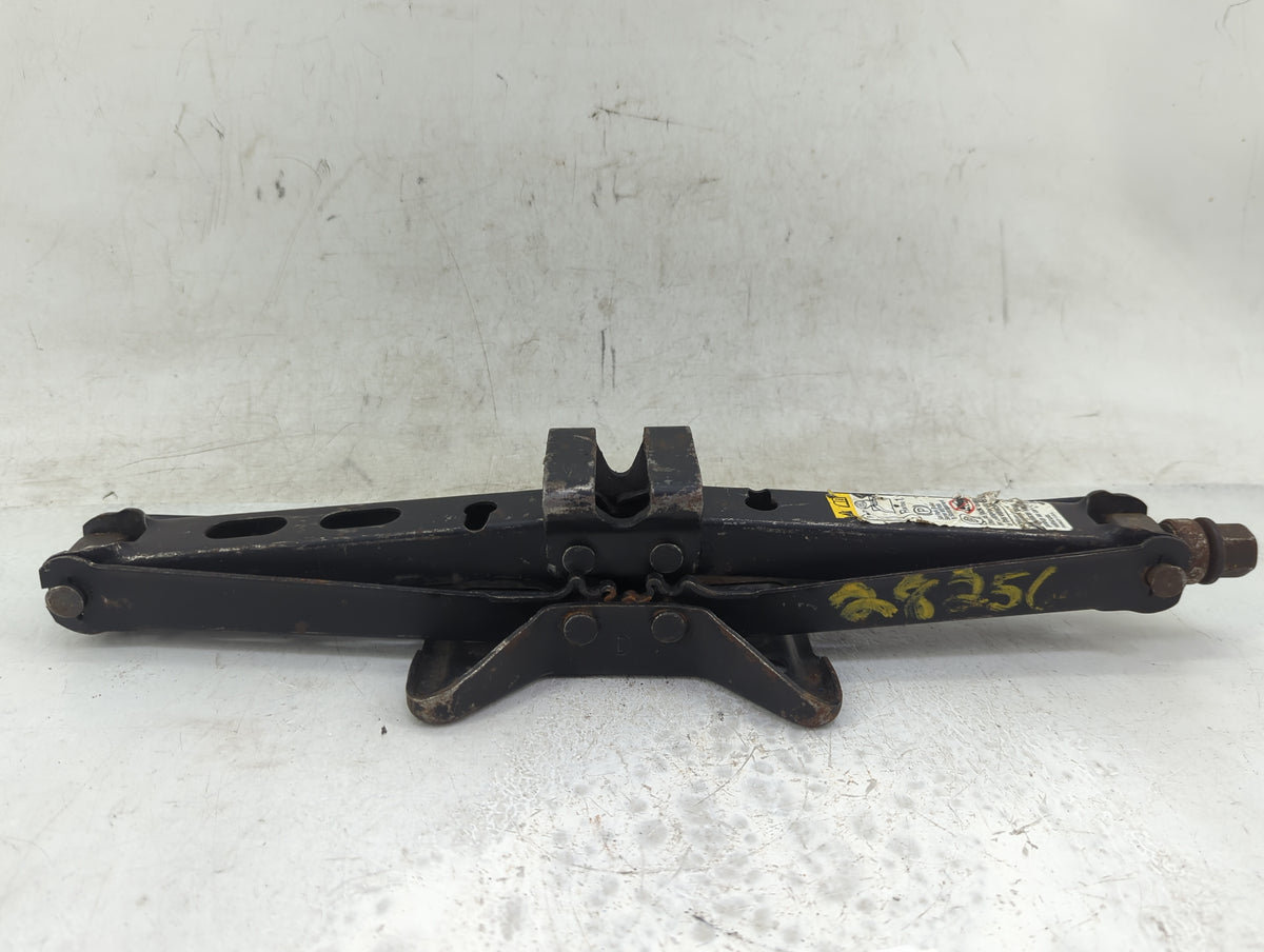 2003 Cadillac Cts Spare Scissor Car Jack - Oemusedautoparts1.com