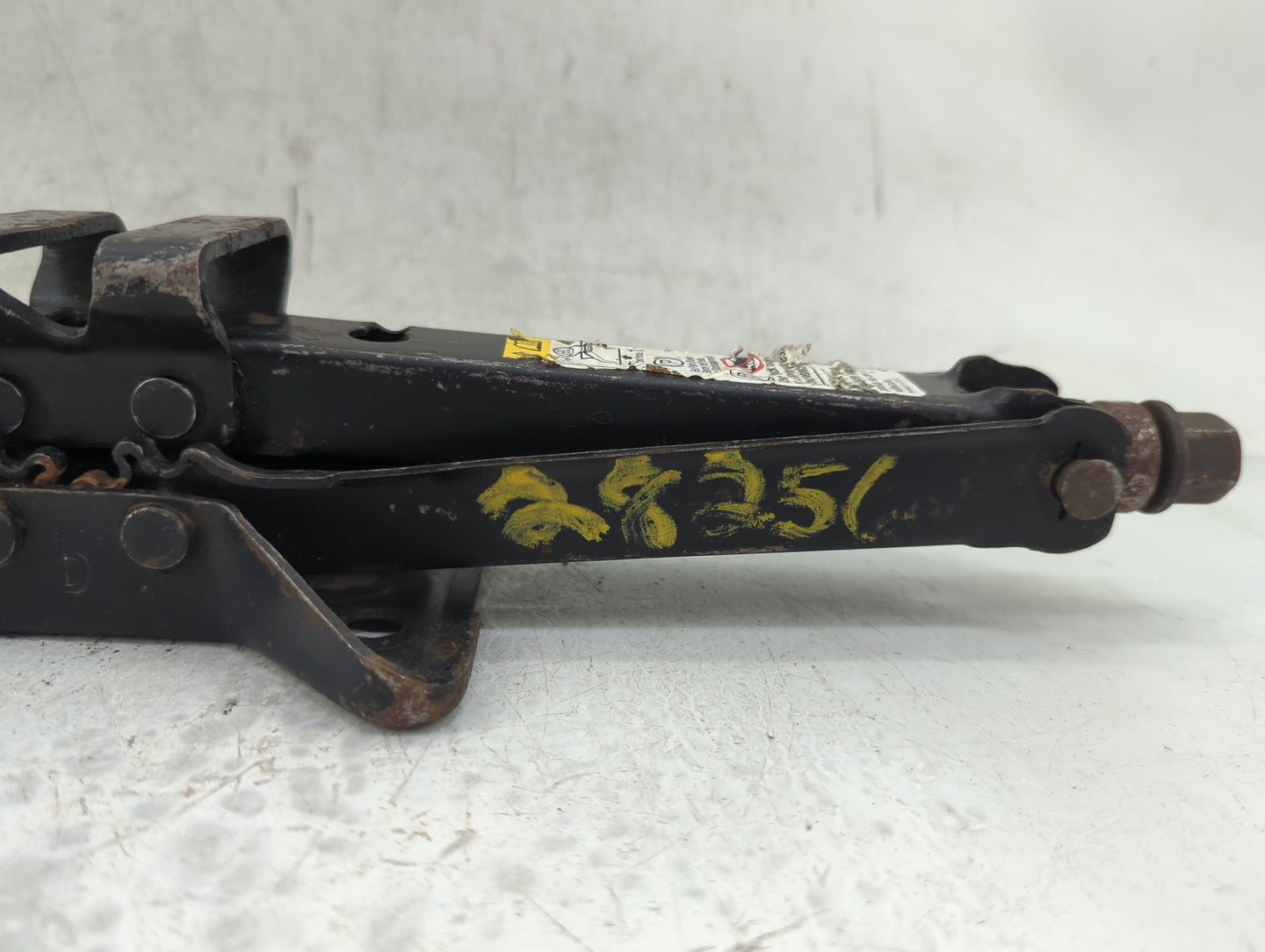 2003 Cadillac Cts Spare Scissor Car Jack - Oemusedautoparts1.com