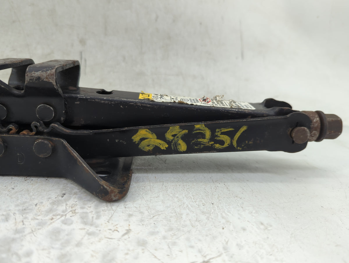 2003 Cadillac Cts Spare Scissor Car Jack - Oemusedautoparts1.com