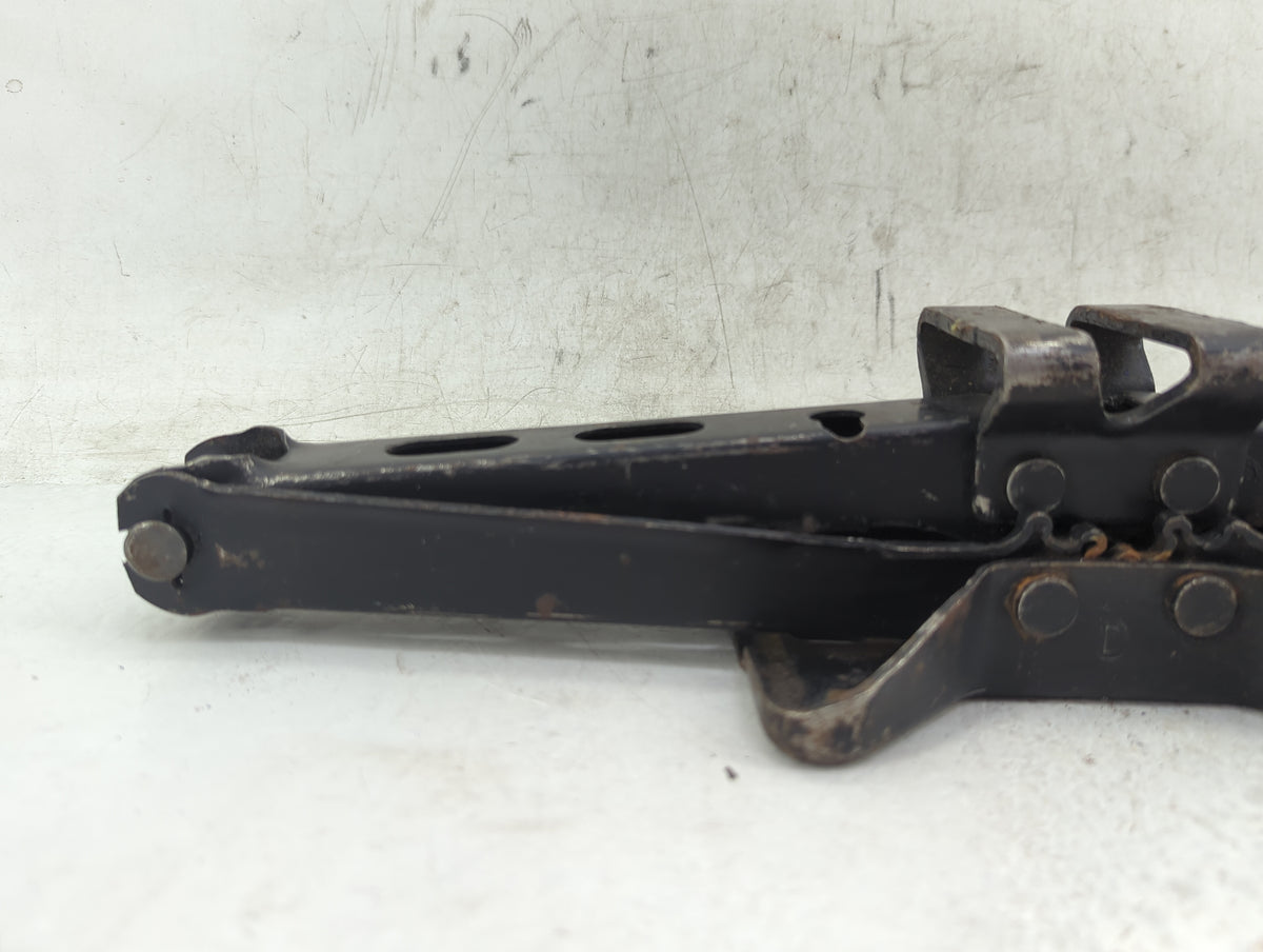 2003 Cadillac Cts Spare Scissor Car Jack - Oemusedautoparts1.com