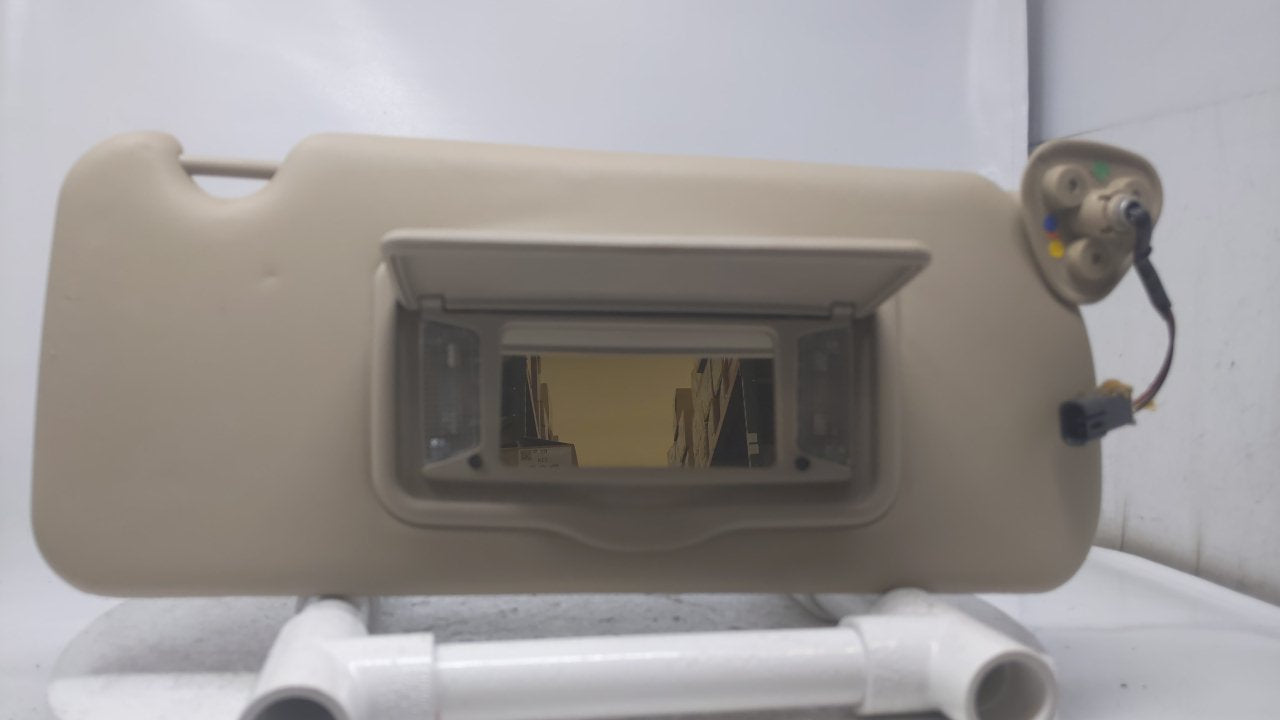 2003 Cadillac Cts Sun Visor Shade Replacement Passenger Right Mirror Fits OEM Used Auto Parts - Oemusedautoparts1.com