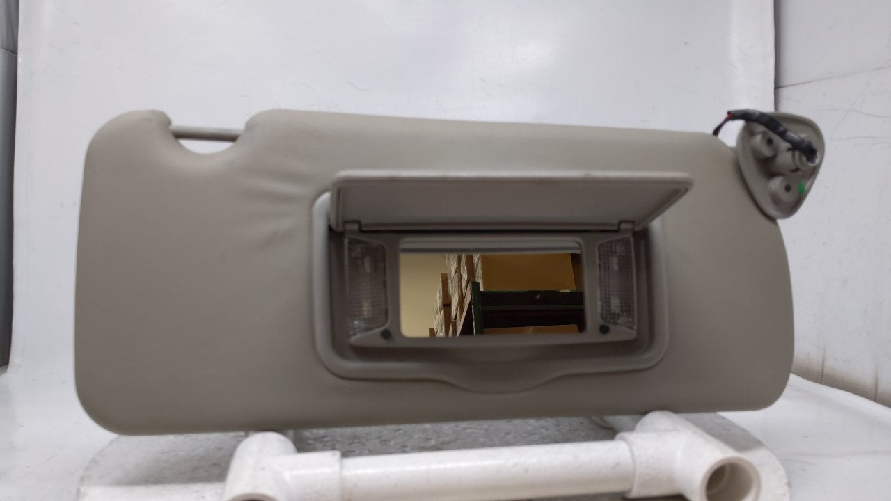 2003 Cadillac Cts Sun Visor Shade Replacement Passenger Right Mirror Fits OEM Used Auto Parts - Oemusedautoparts1.com
