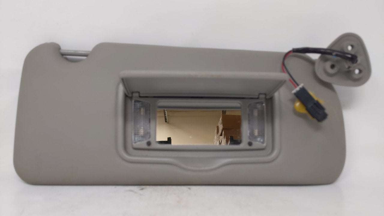 2003 Cadillac Cts Sun Visor Shade Replacement Passenger Right Mirror Fits OEM Used Auto Parts - Oemusedautoparts1.com