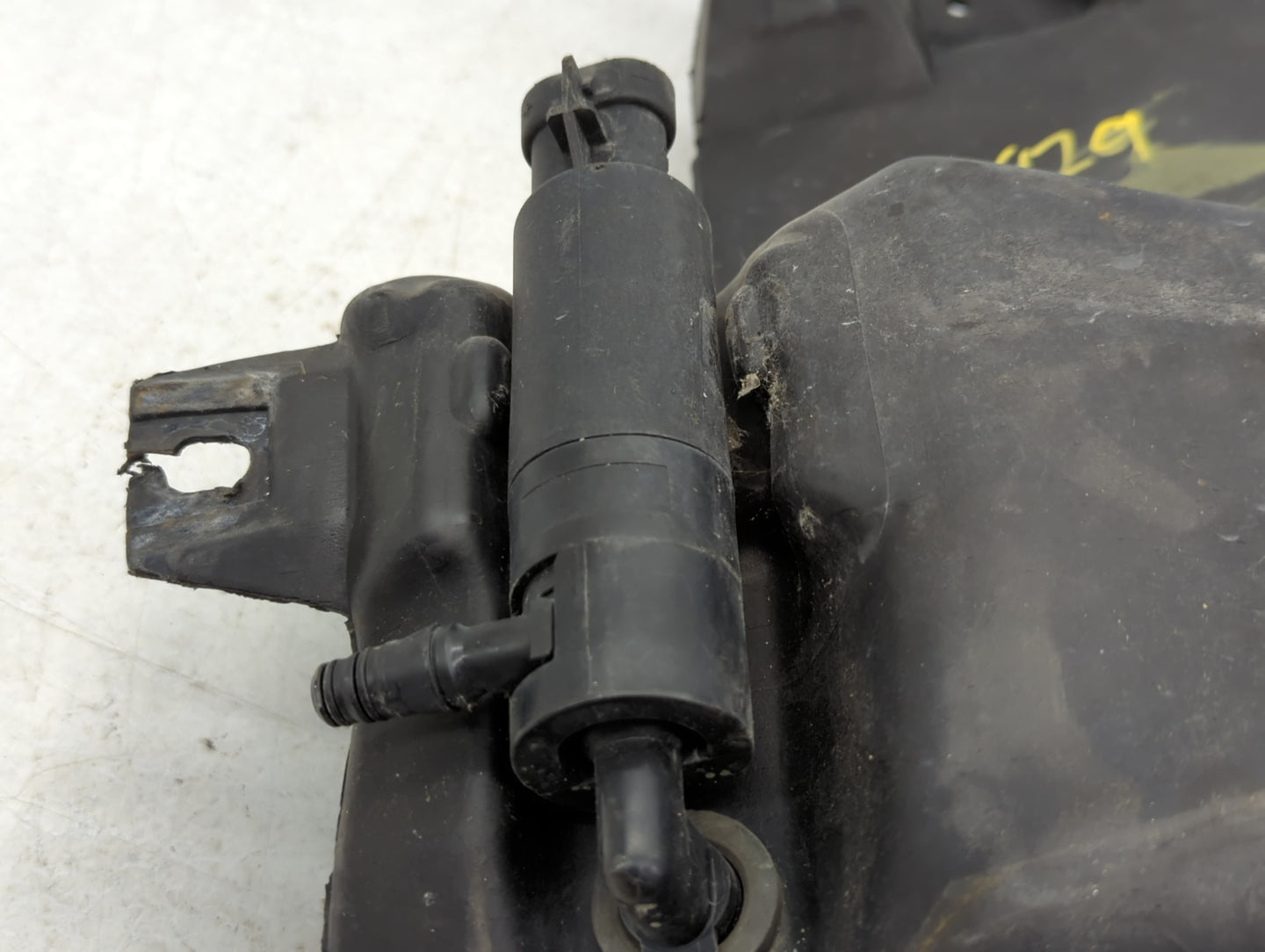 2003-2007 Cadillac Cts Windshield Washer Fluid Reservoir Bottle Oem - Oemusedautoparts1.com