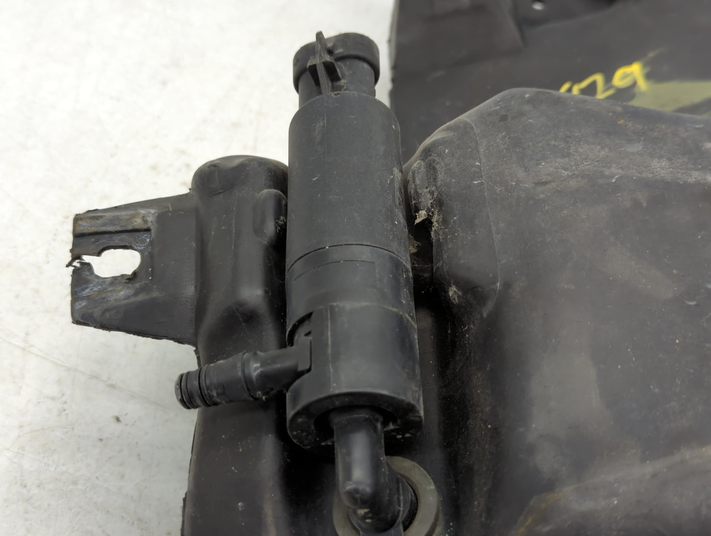 2003-2007 Cadillac Cts Windshield Washer Fluid Reservoir Bottle Oem - Oemusedautoparts1.com