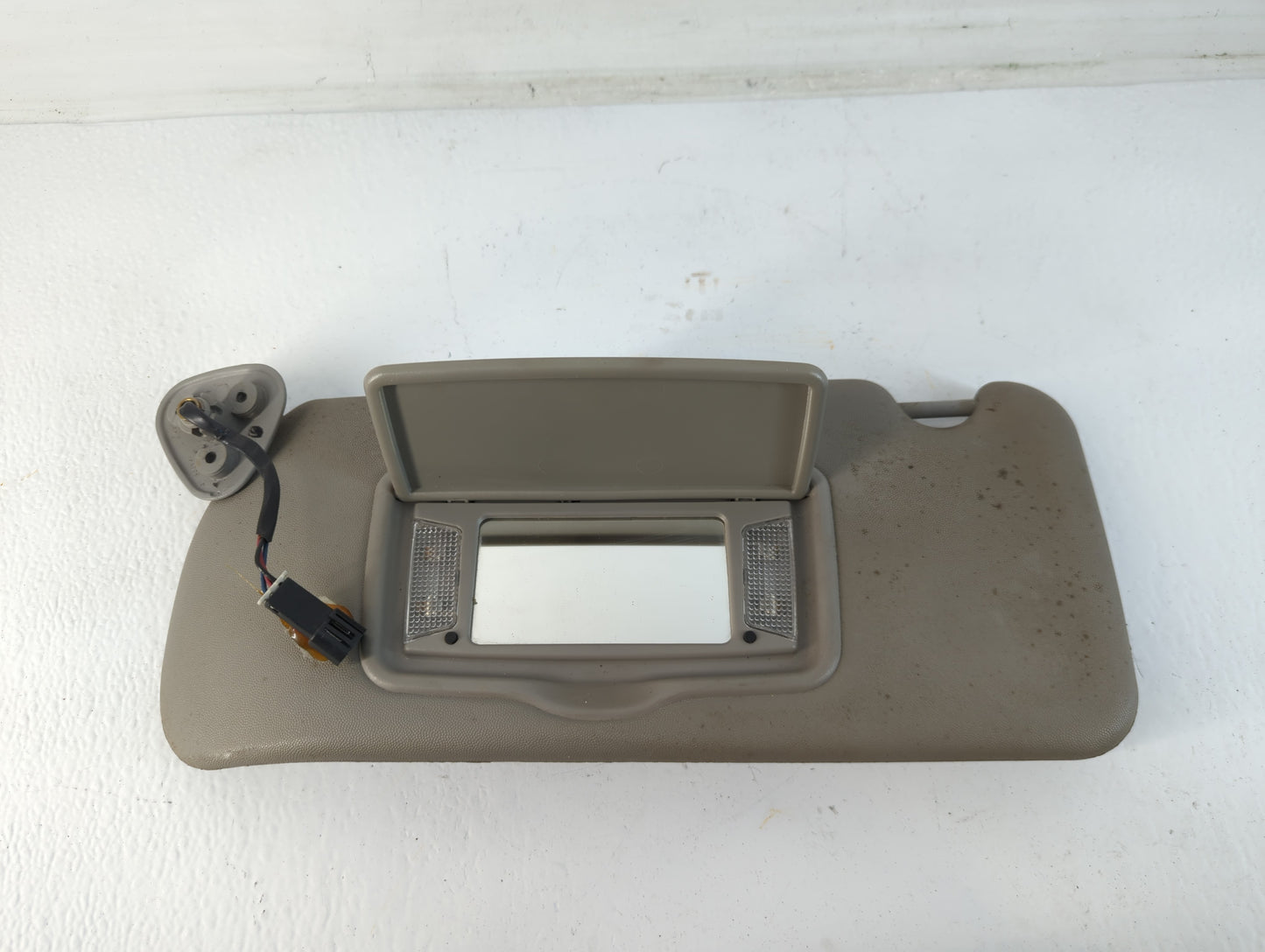 2003-2007 Cadillac Cts Sun Visor Shade Replacement Driver Left Mirror Fits Fits 2003 2004 2005 2006 2007 OEM Used Auto Parts