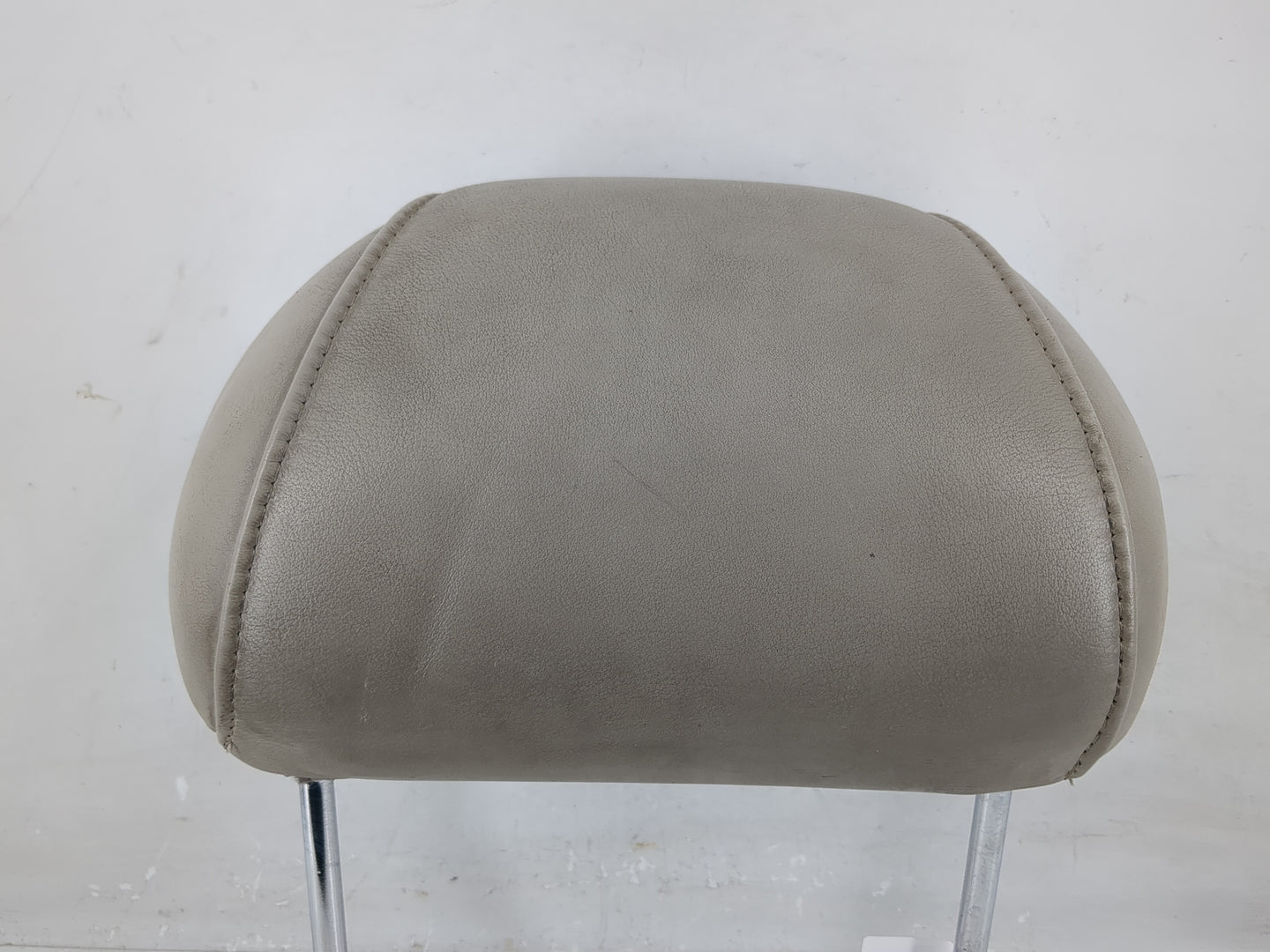 2000-2003 Cadillac Deville Headrest Head Rest Rear Center Seat Fits Fits 2000 2001 2002 2003 OEM Used Auto Parts - Oemusedau