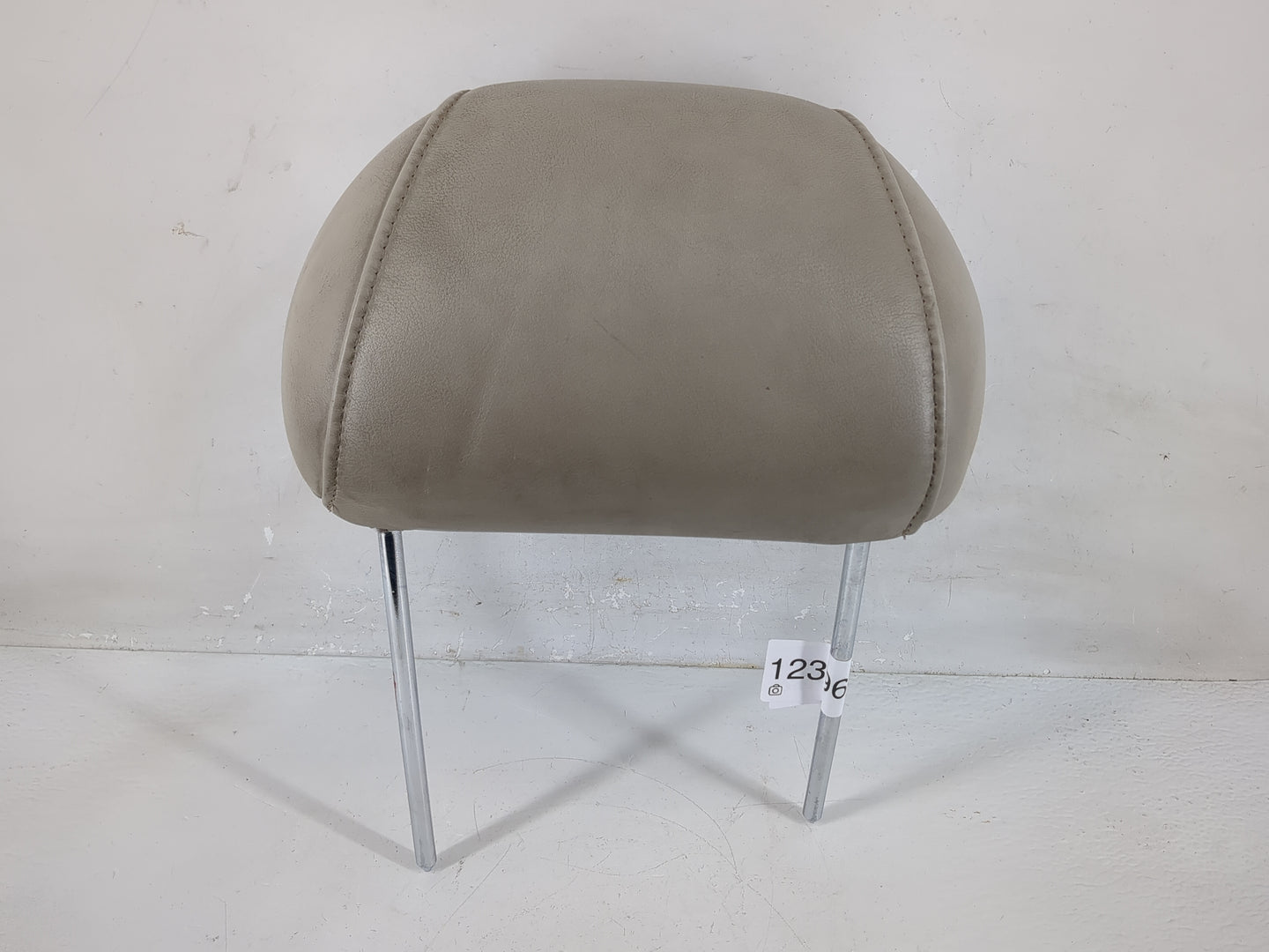2000-2003 Cadillac Deville Headrest Head Rest Rear Center Seat Fits Fits 2000 2001 2002 2003 OEM Used Auto Parts - Oemusedau