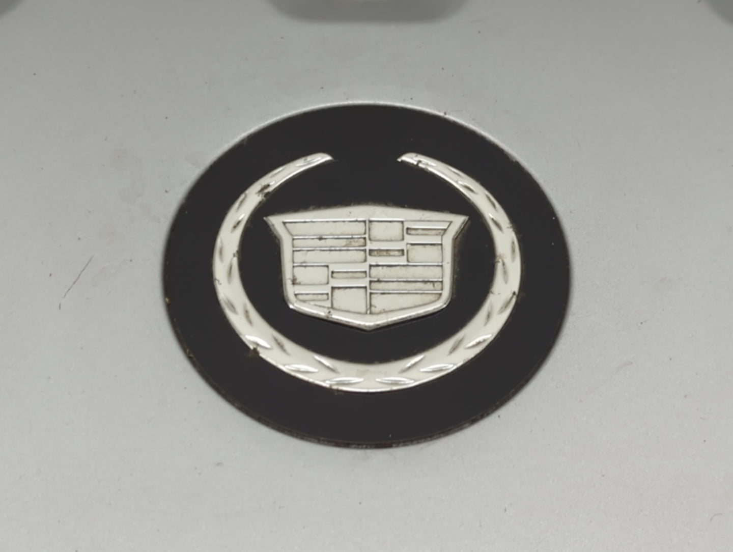2003 Cadillac Deville Engine Cover - Oemusedautoparts1.com