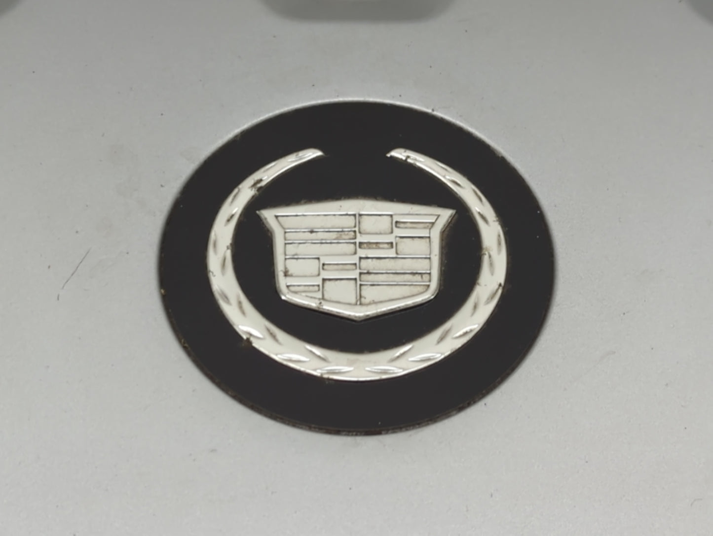 2003 Cadillac Deville Engine Cover - Oemusedautoparts1.com